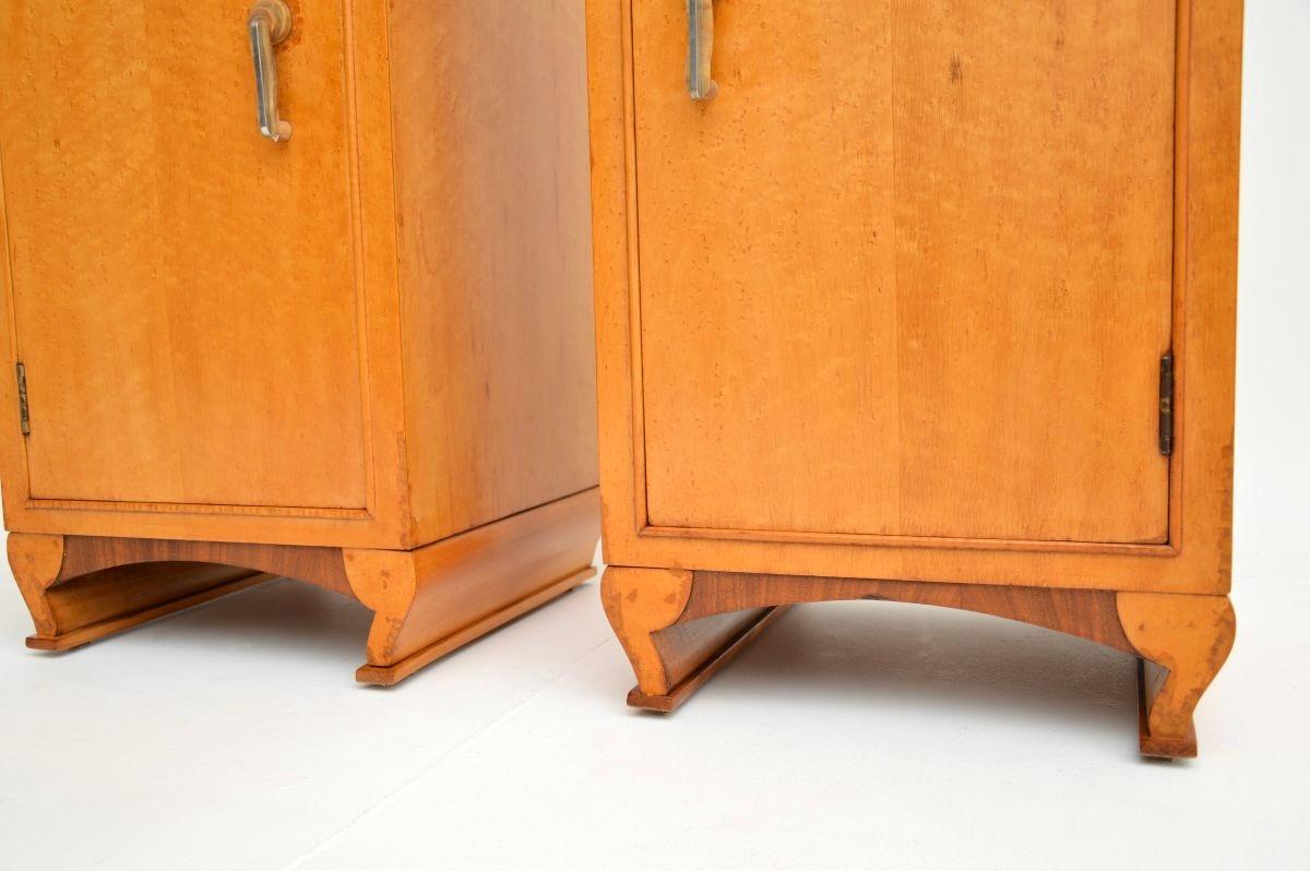 Coppia di comodini Art Déco in acero e noce in vendita 5