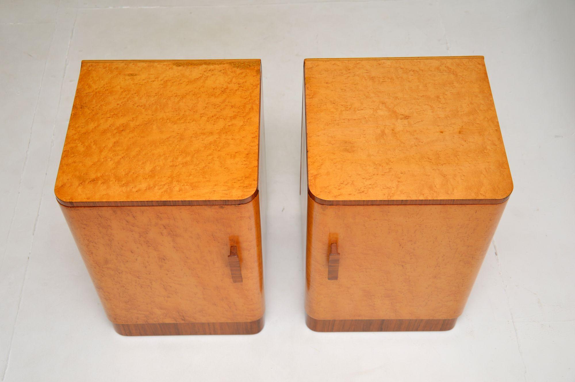 Early 20th Century Pair of Art Deco Bedside Cabinets in Birds Eye Maple and Walnut