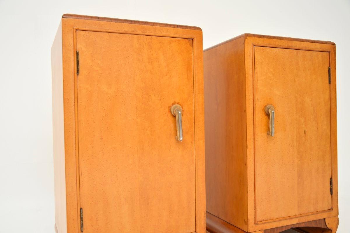 Coppia di comodini Art Déco in acero e noce in vendita 3
