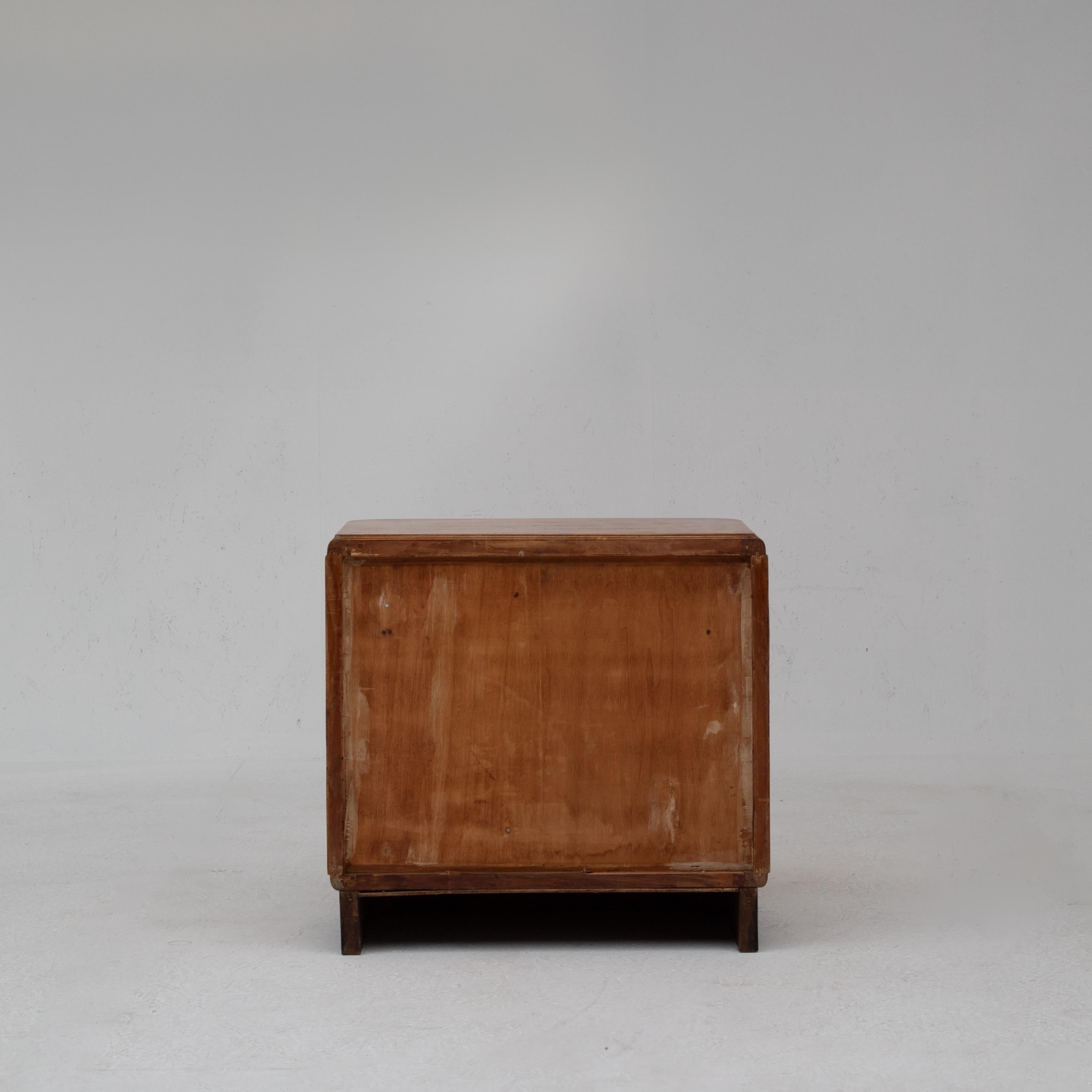 Coppia di comodini Art Déco in legno di radica in vendita 2