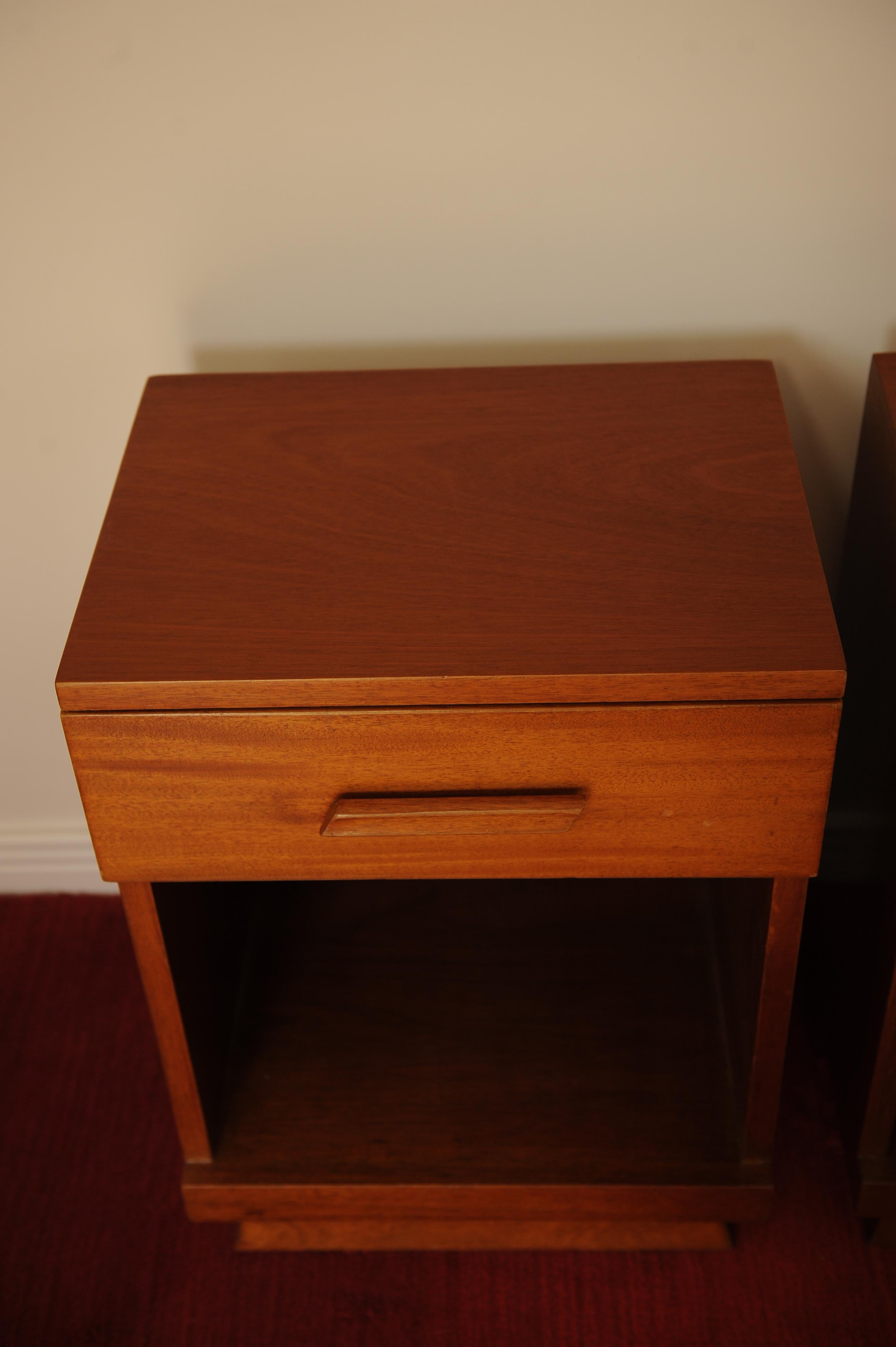 Hand-Crafted Pair of Art Deco Bedside Cabinets/Side Tables with Fitted Drawer over Open Shelf For Sale
