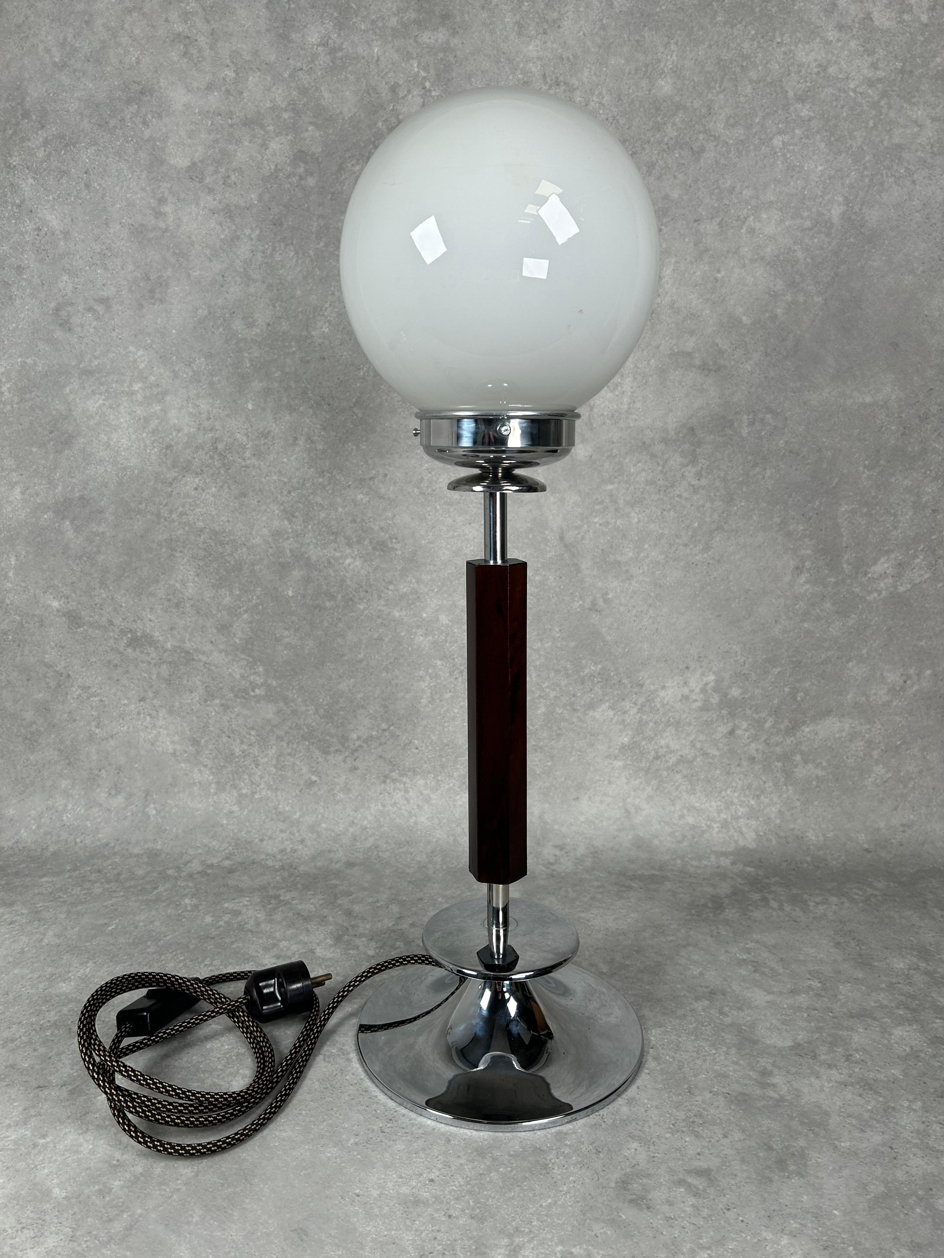 Pair of art deco bedside table lamps For Sale at 1stDibs