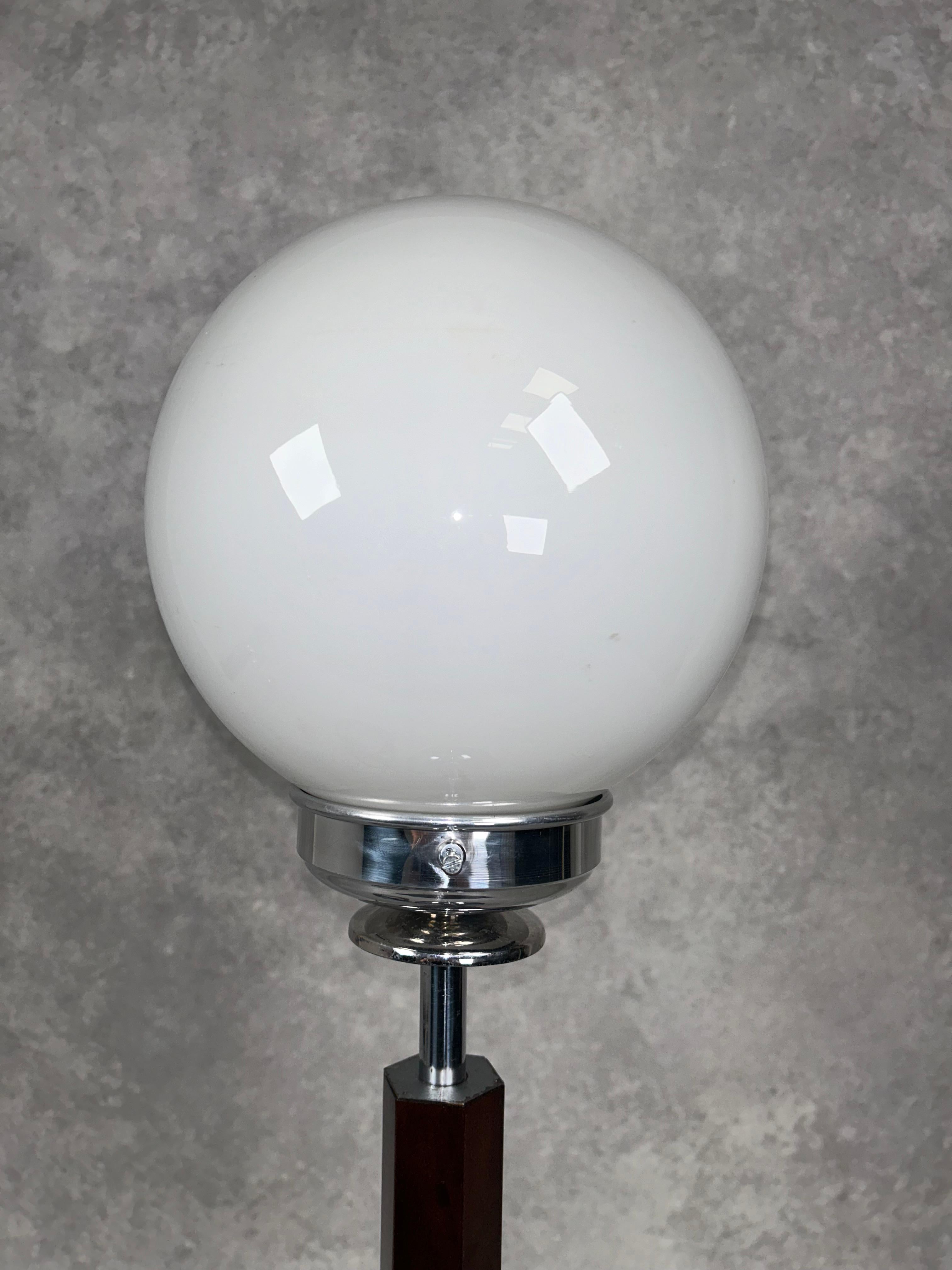 Pair of art deco bedside table lamps For Sale at 1stDibs
