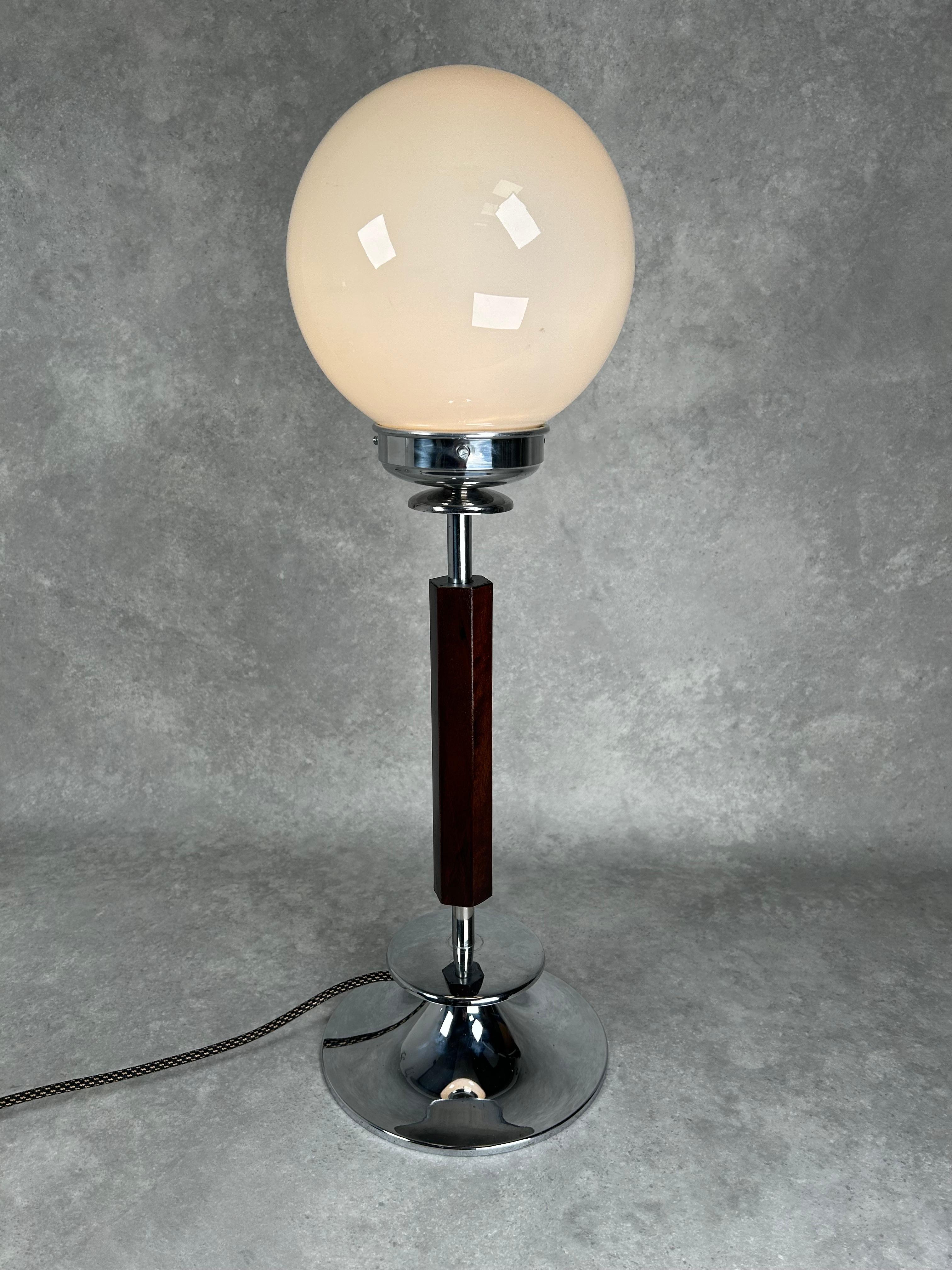 Pair of art deco bedside table lamps For Sale at 1stDibs