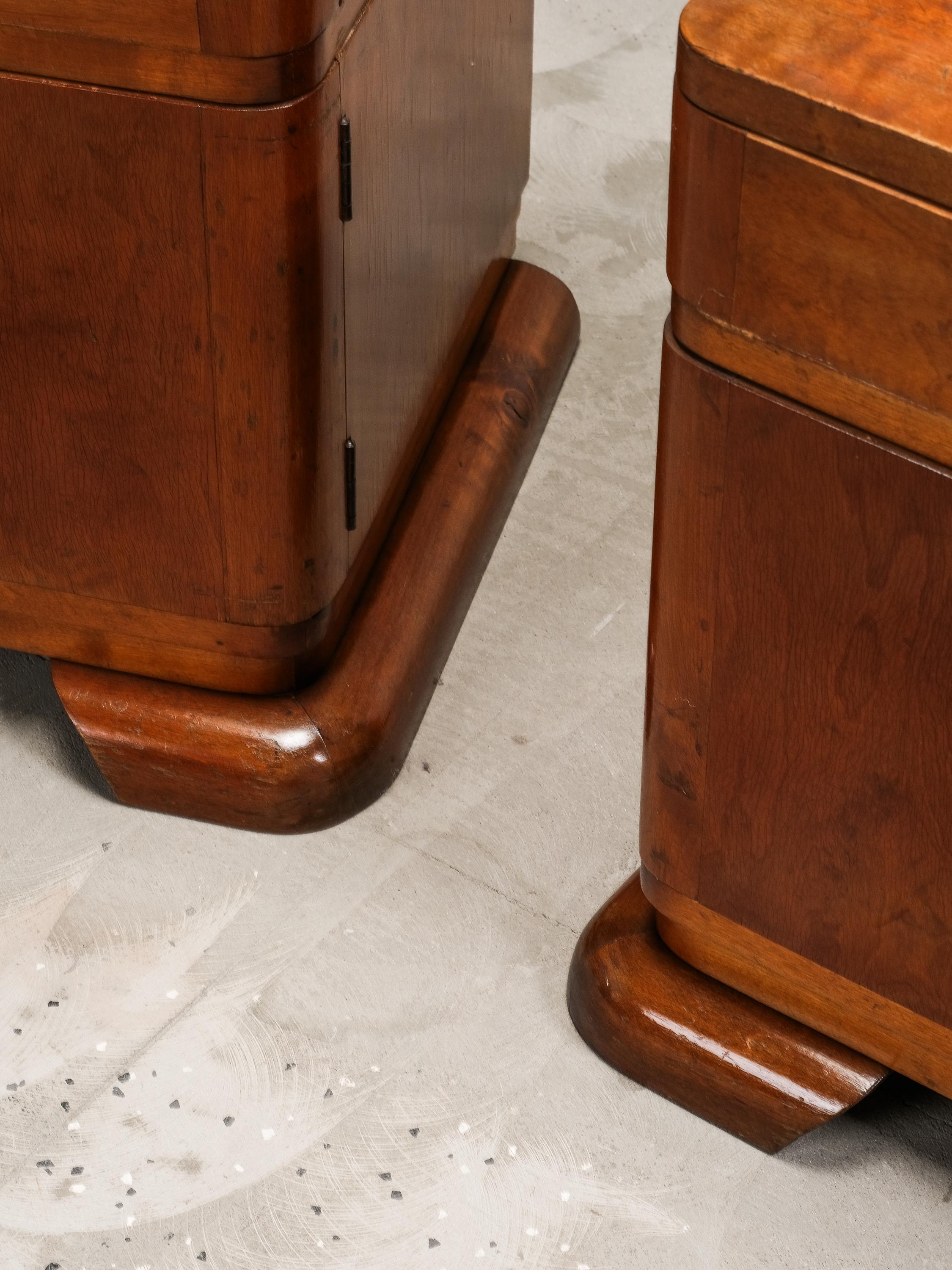 Paire de tables de chevet Art déco, années 1930 en vente 7