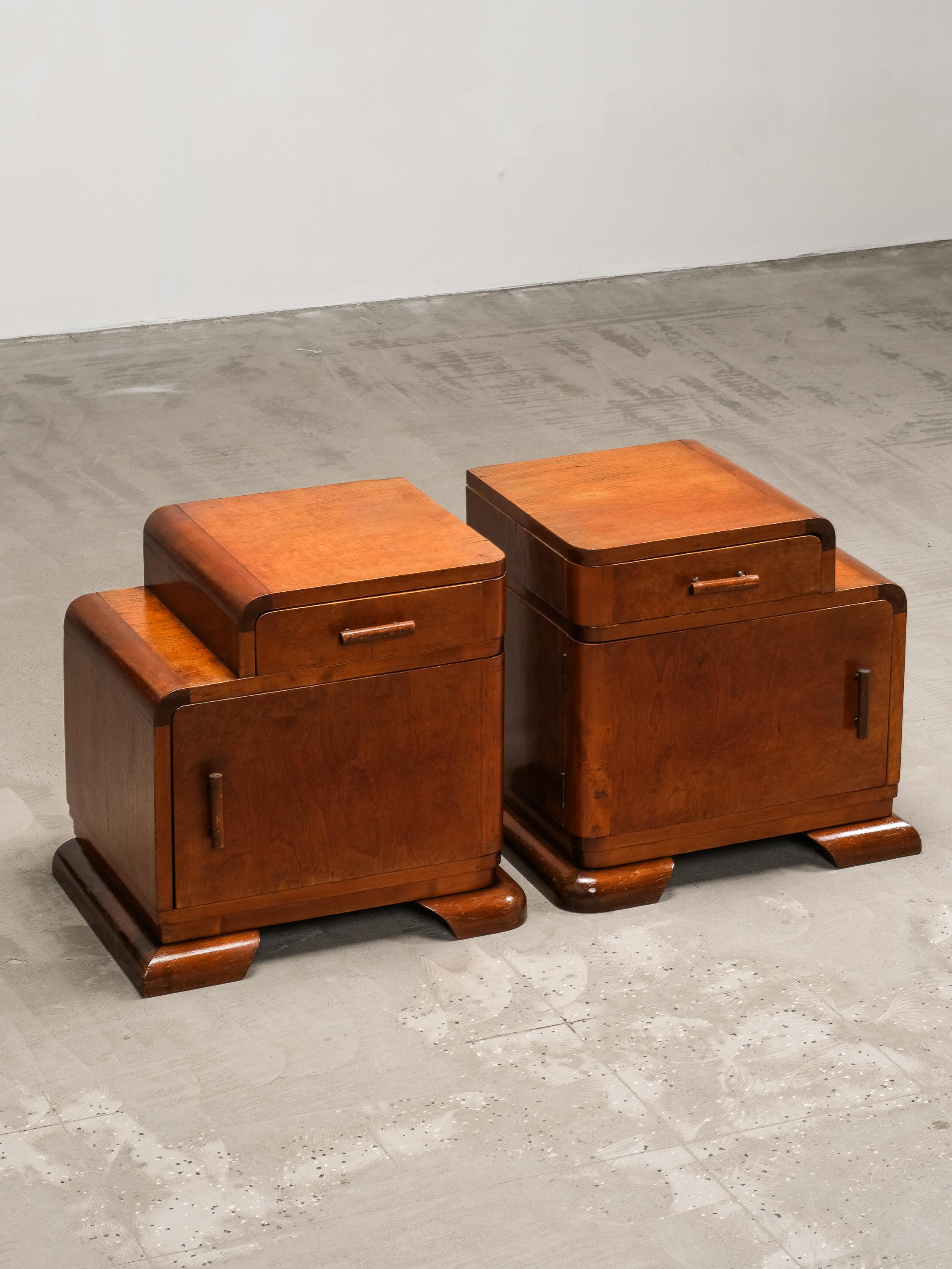 Paire de tables de chevet Art déco, années 1930 en vente 10