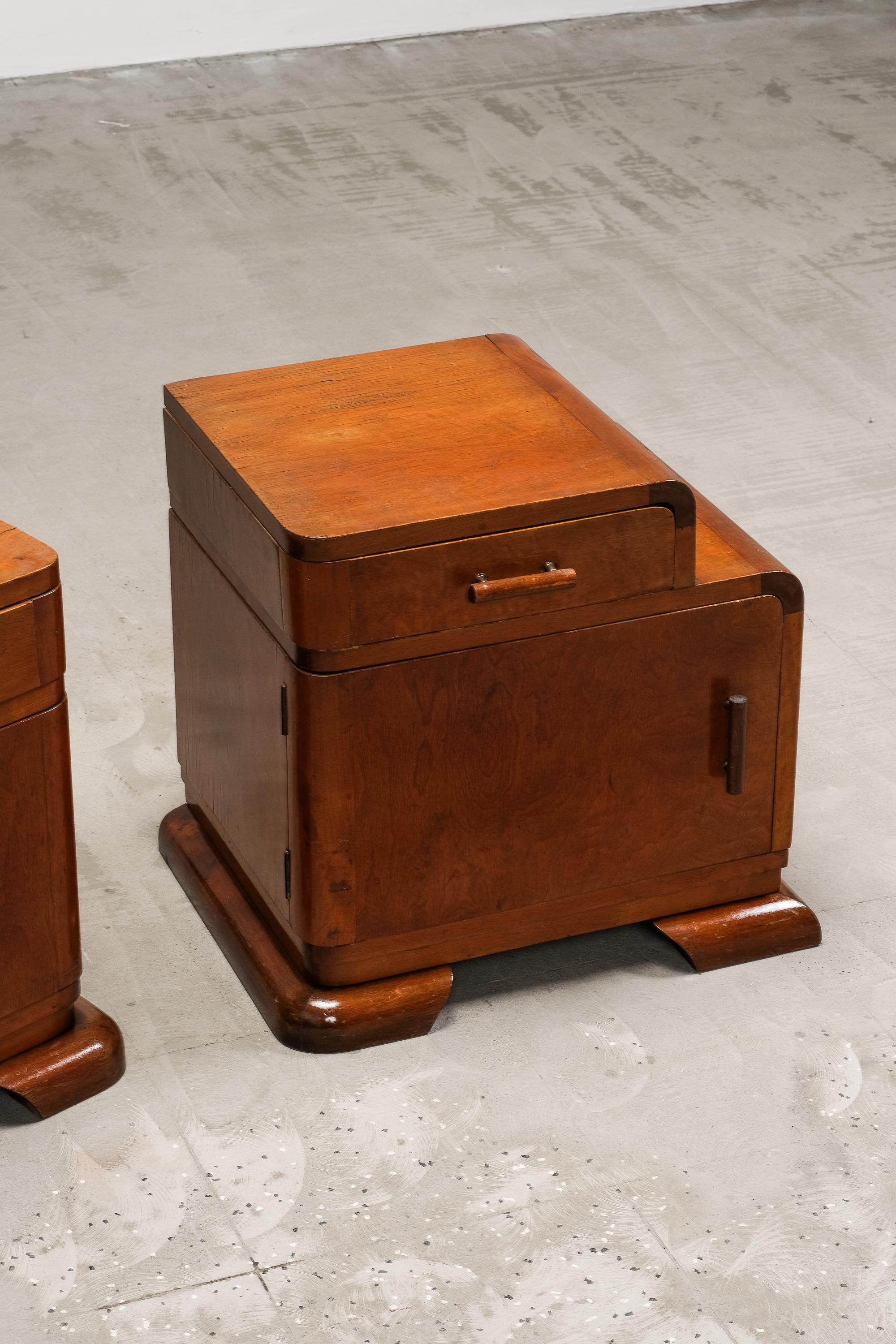 Français Paire de tables de chevet Art déco, années 1930 en vente