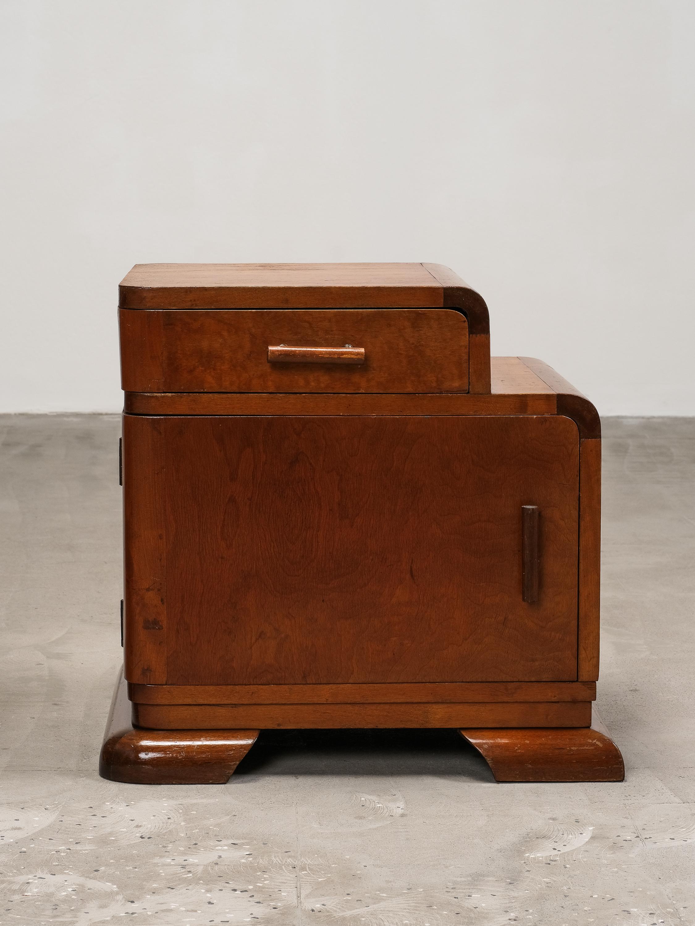 Laiton Paire de tables de chevet Art déco, années 1930 en vente