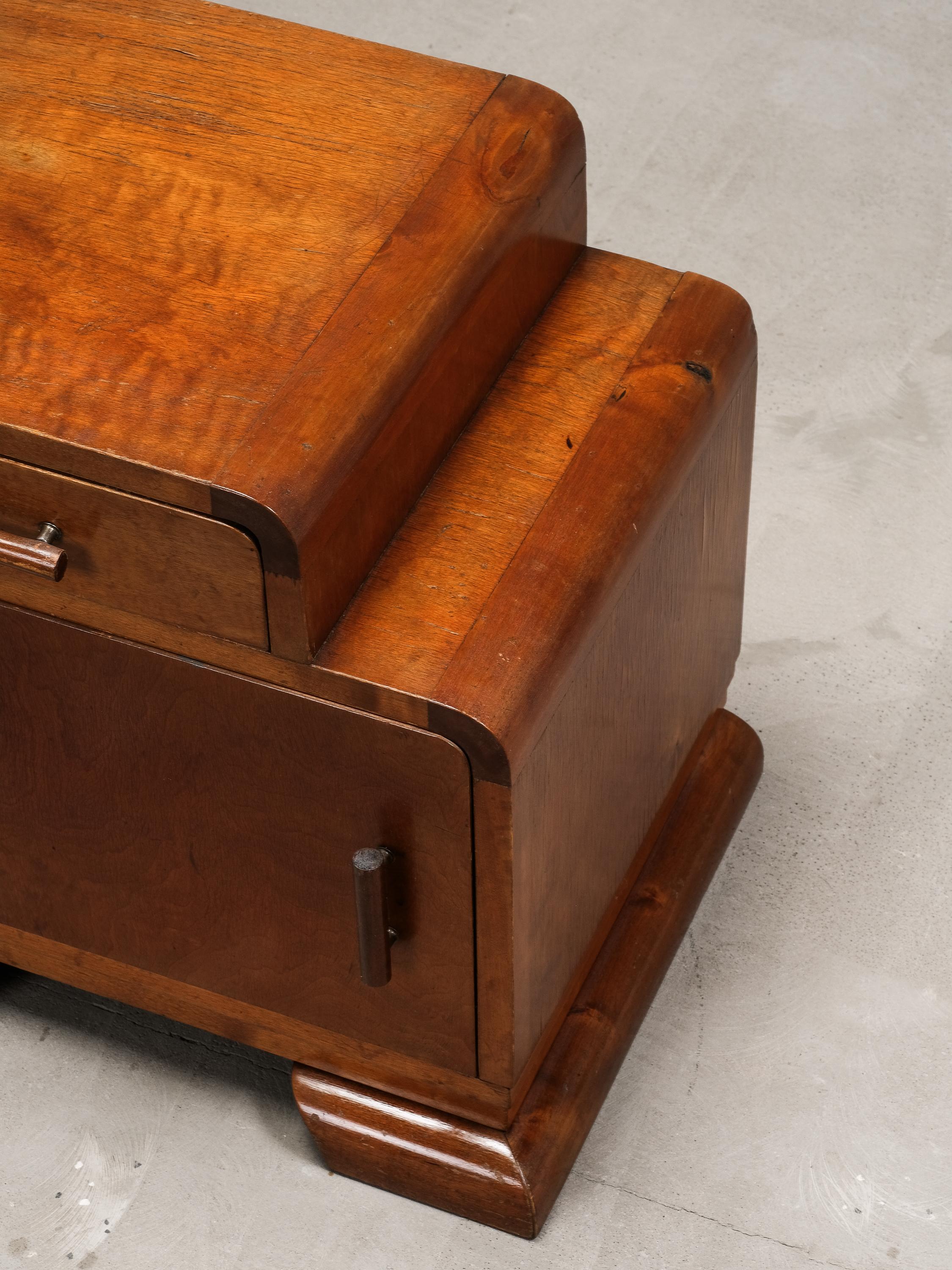 Paire de tables de chevet Art déco, années 1930 en vente 1
