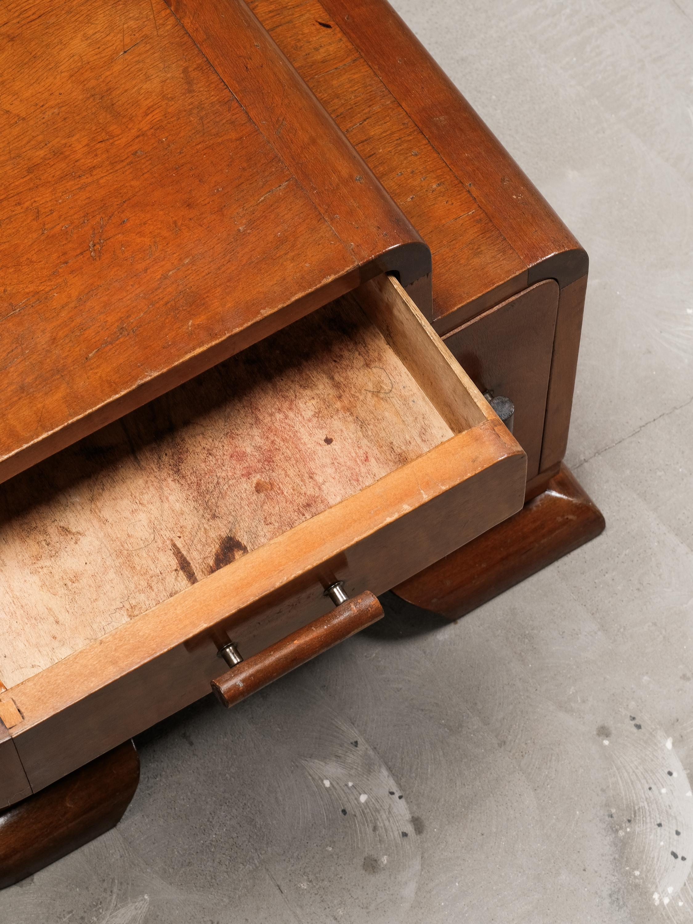 Paire de tables de chevet Art déco, années 1930 en vente 3