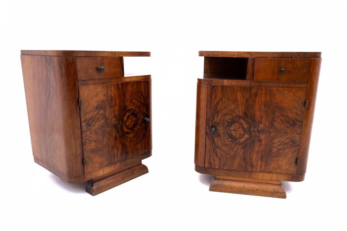 Pair of Art Deco bedside tables, Poland, 1930s.

Wood: walnut

Dimensions: height: 62 cm width: 45 cm depth: 38 cm