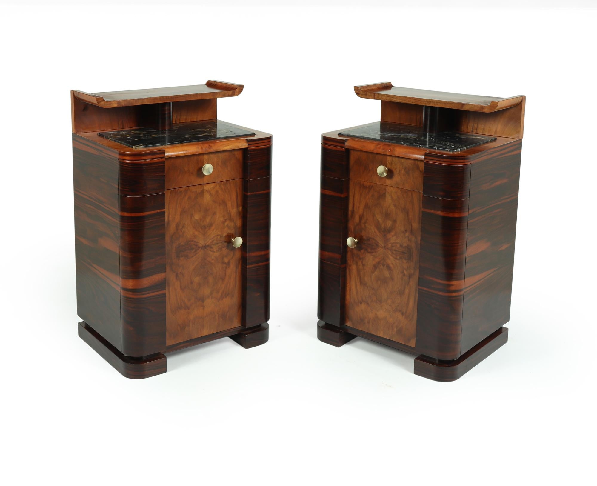 Italian Pair of Art Deco Bedsides Cabinets