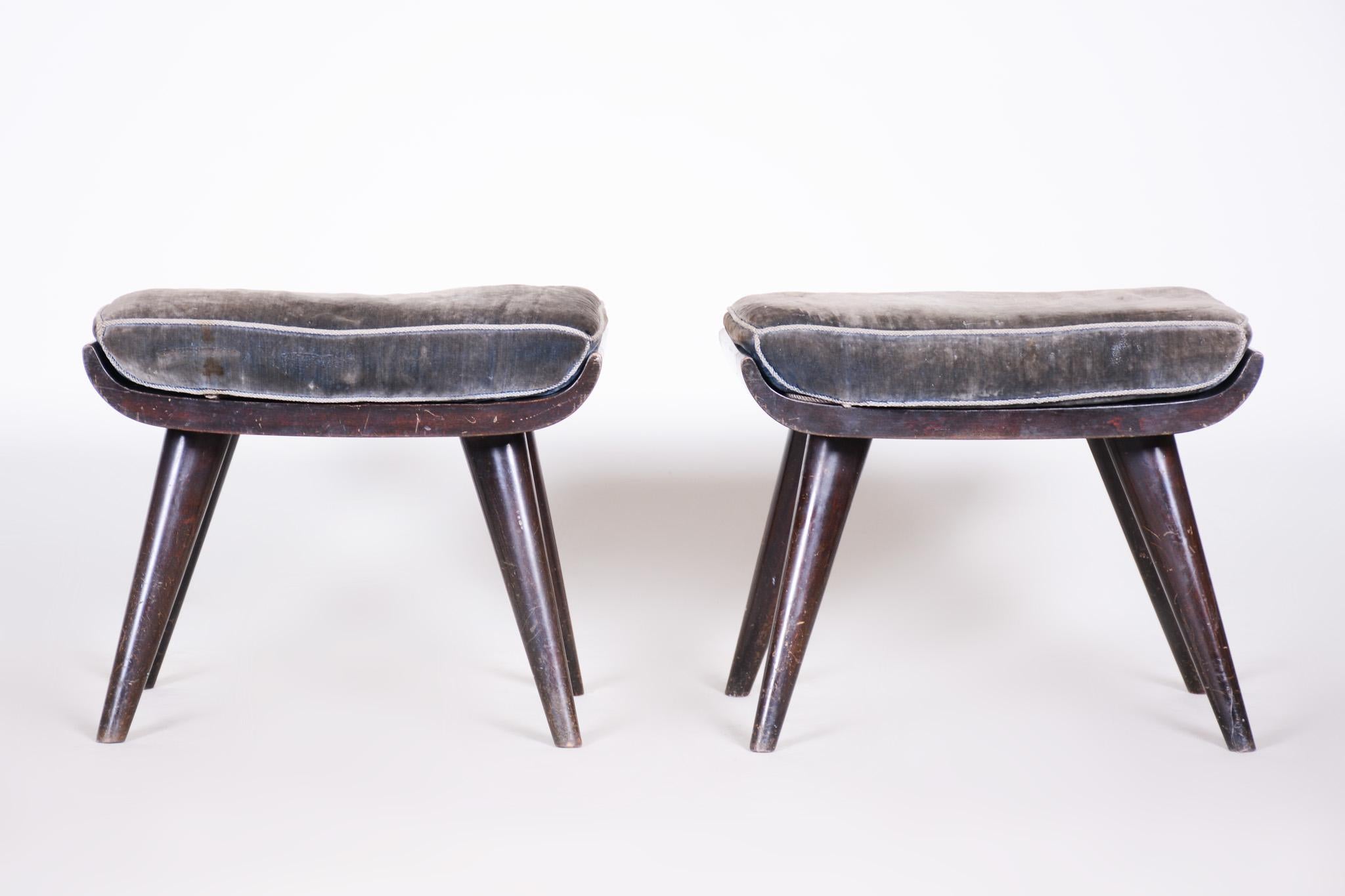 Pair of Art Deco Beech Stools, Original Preserved Condition, Czech, 1920s In Good Condition For Sale In Horomerice, CZ