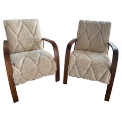 Paire de fauteuils Art déco en bois courbé, noyer et peau de mouton, France, années 1940