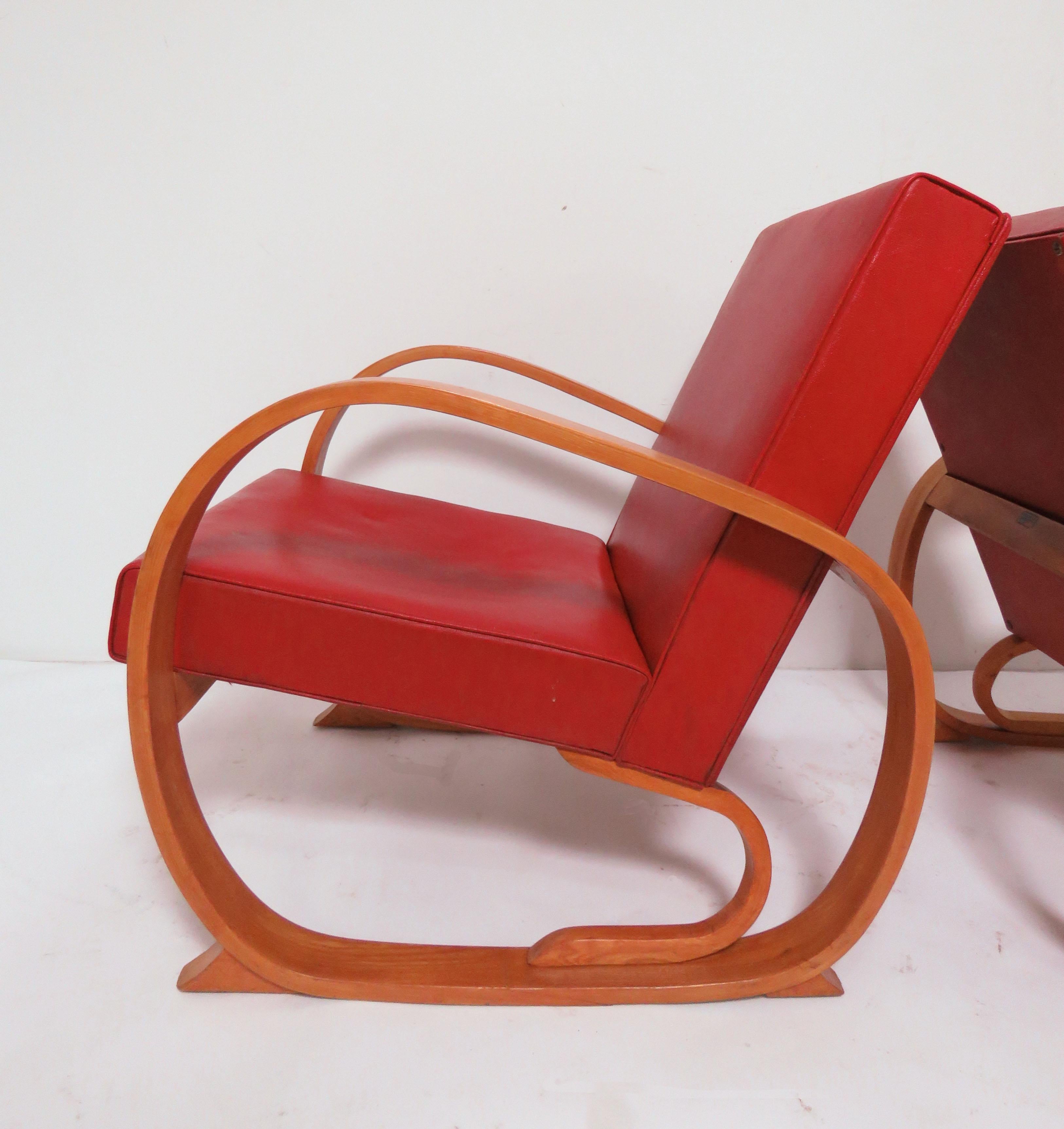 A pair of 1930s Art Deco bentwood club chairs in the manner of Thonet or Alvar Aalto. A rare prewar design styled by inventor Hyman Robert Shampaine for his St. Louis, Mo., medical and hospital equipment company. Measure 25” wide, 30.75” high, 23”