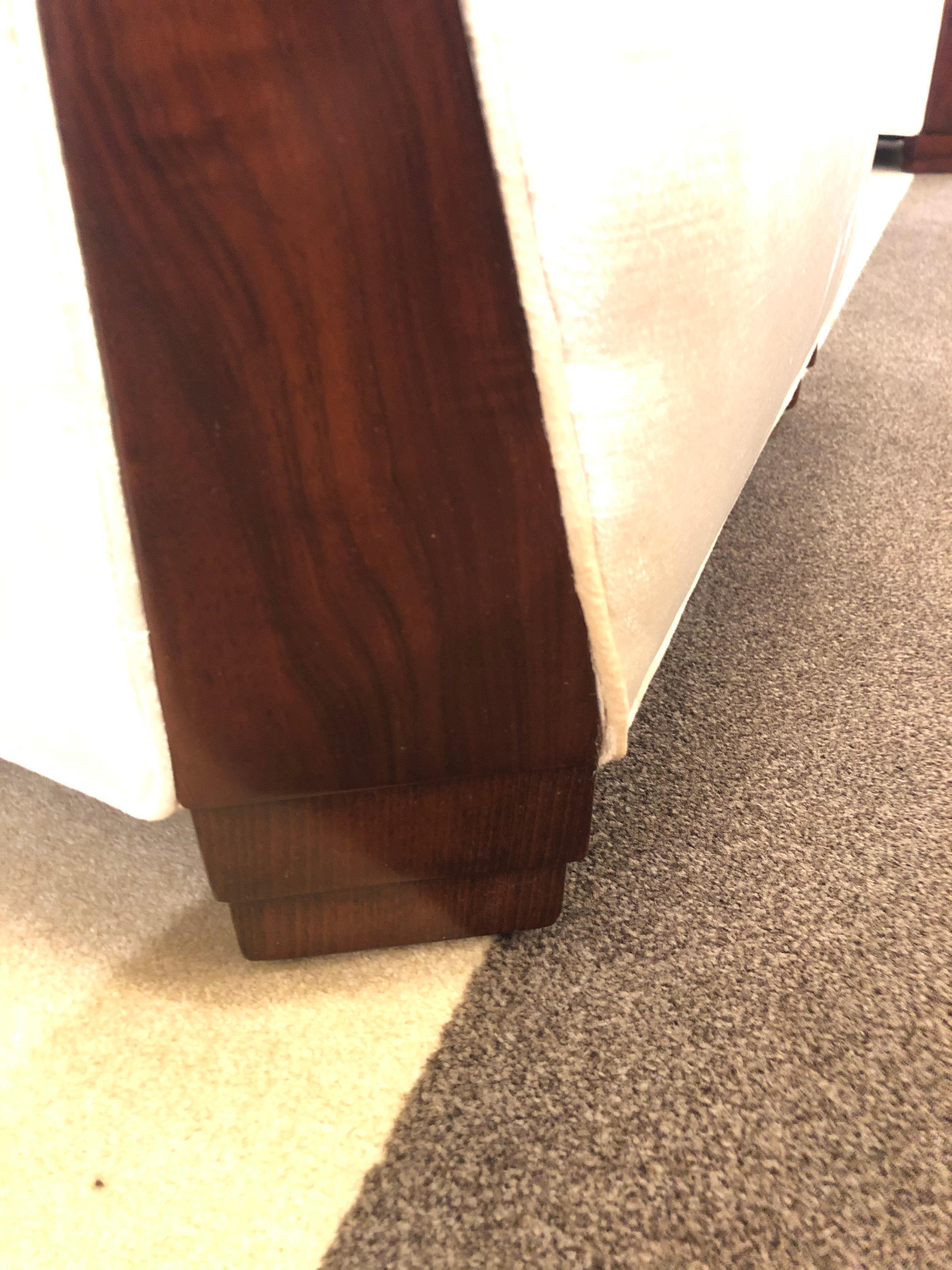 Pair of Art Deco Bergères In Good Condition In New York, NY