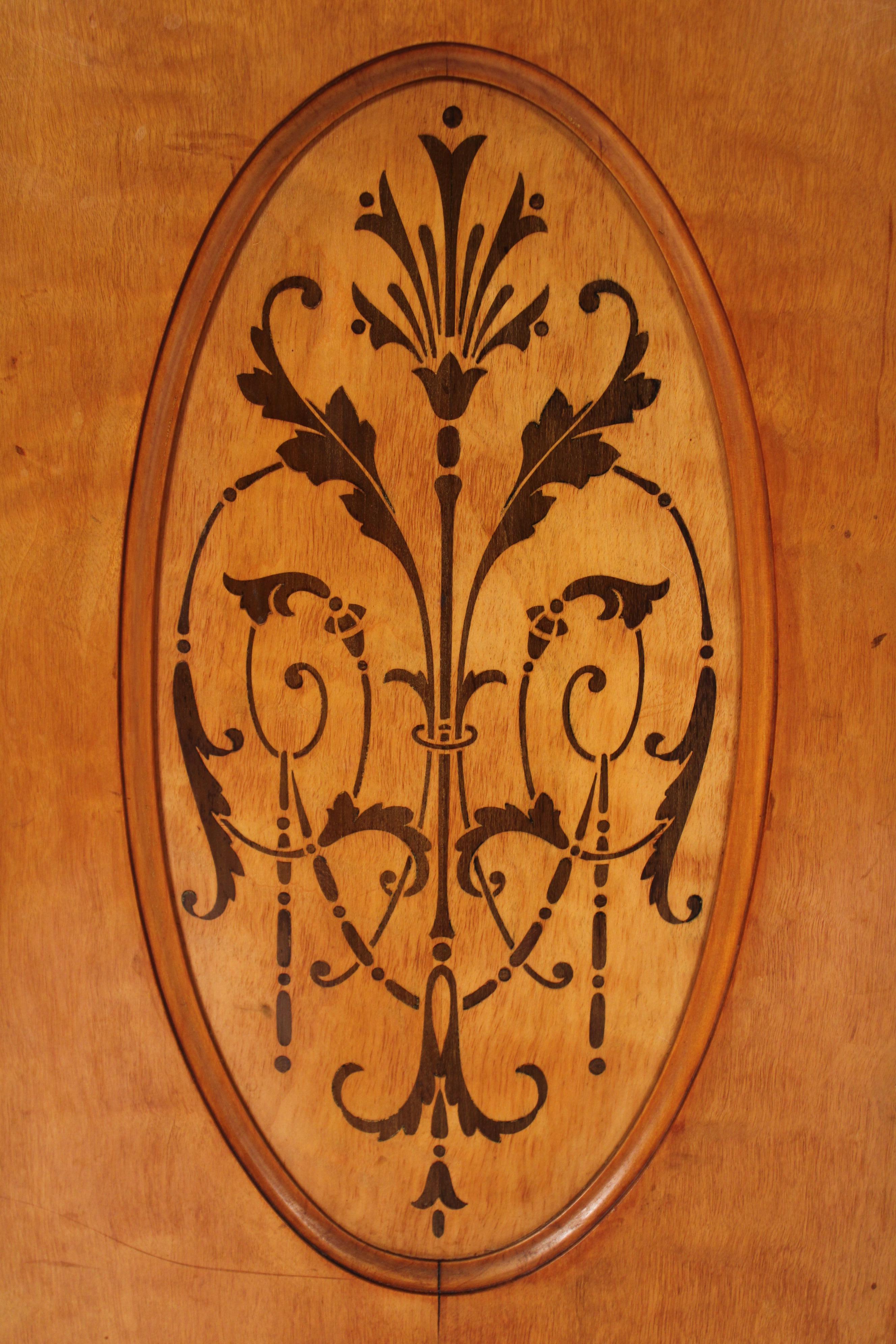 Coppia di armadi Demi Lune in betulla Art Deco in vendita 3