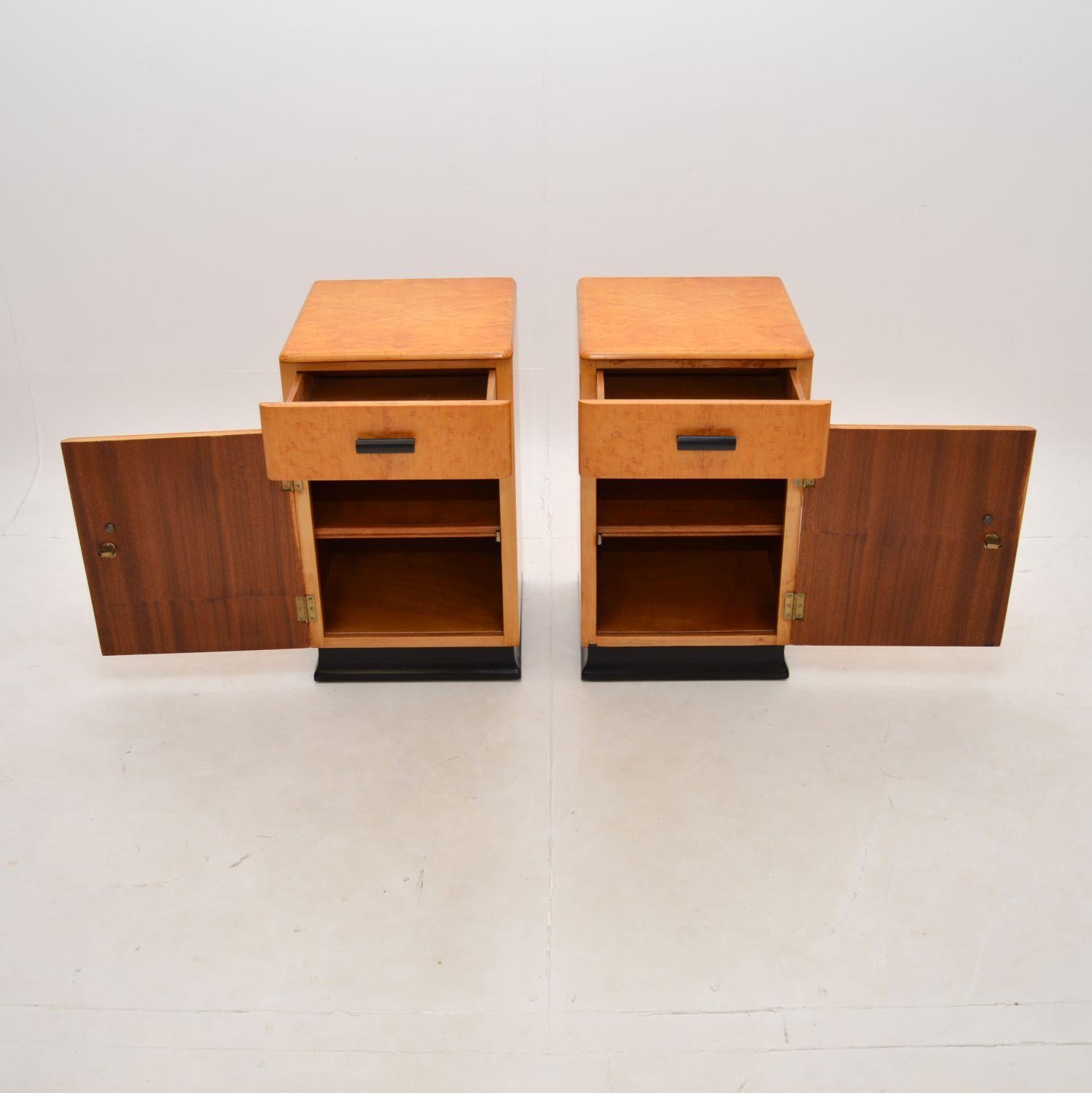 Pair of Art Deco Birds Eye Maple Bedside Cabinets In Good Condition For Sale In London, GB