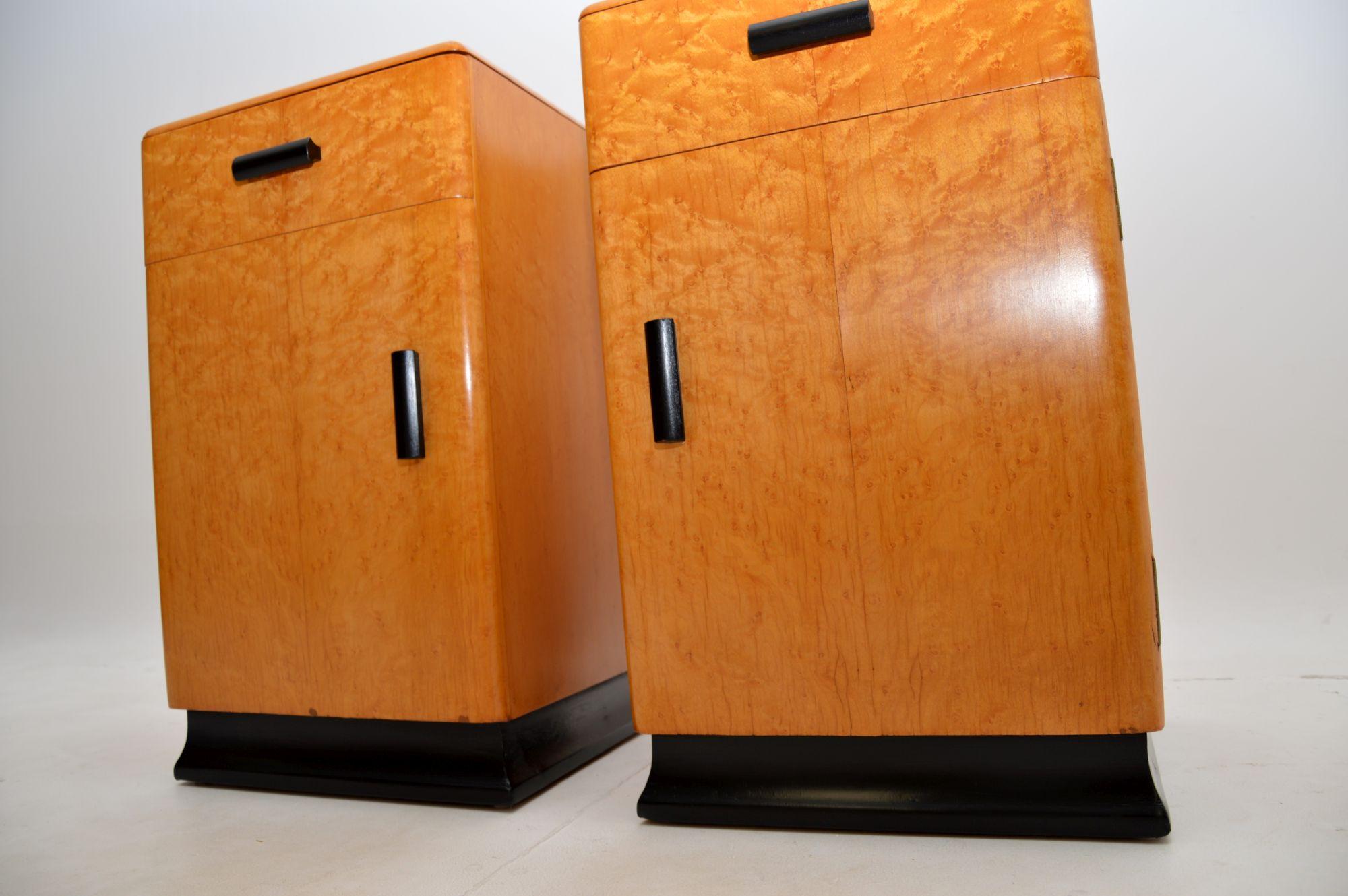 Pair of Art Deco Birds Eye Maple Bedside Cabinets For Sale 1