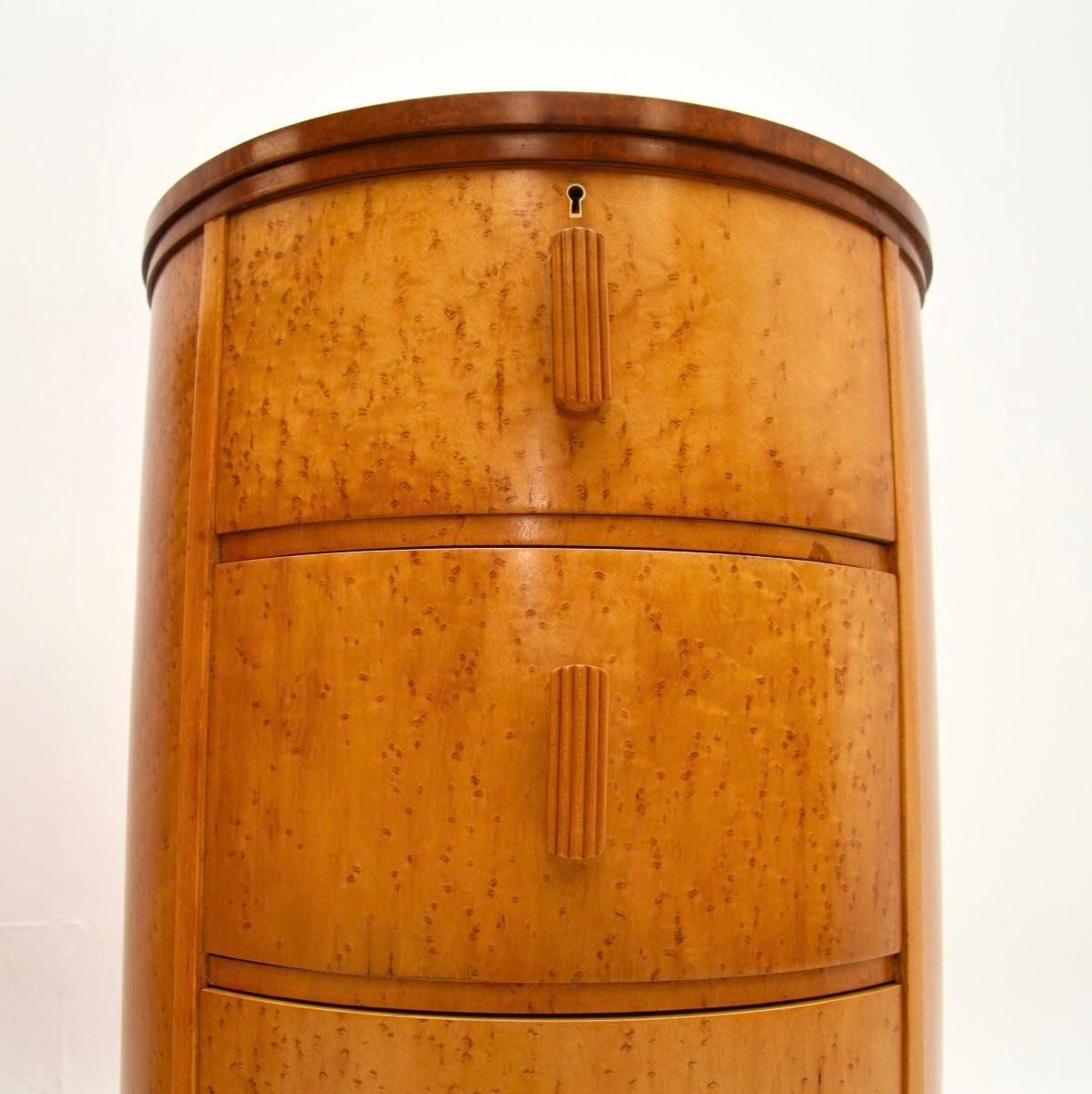 Pair of Art Deco Birds Eye Maple Bedside Chests in vendita 4