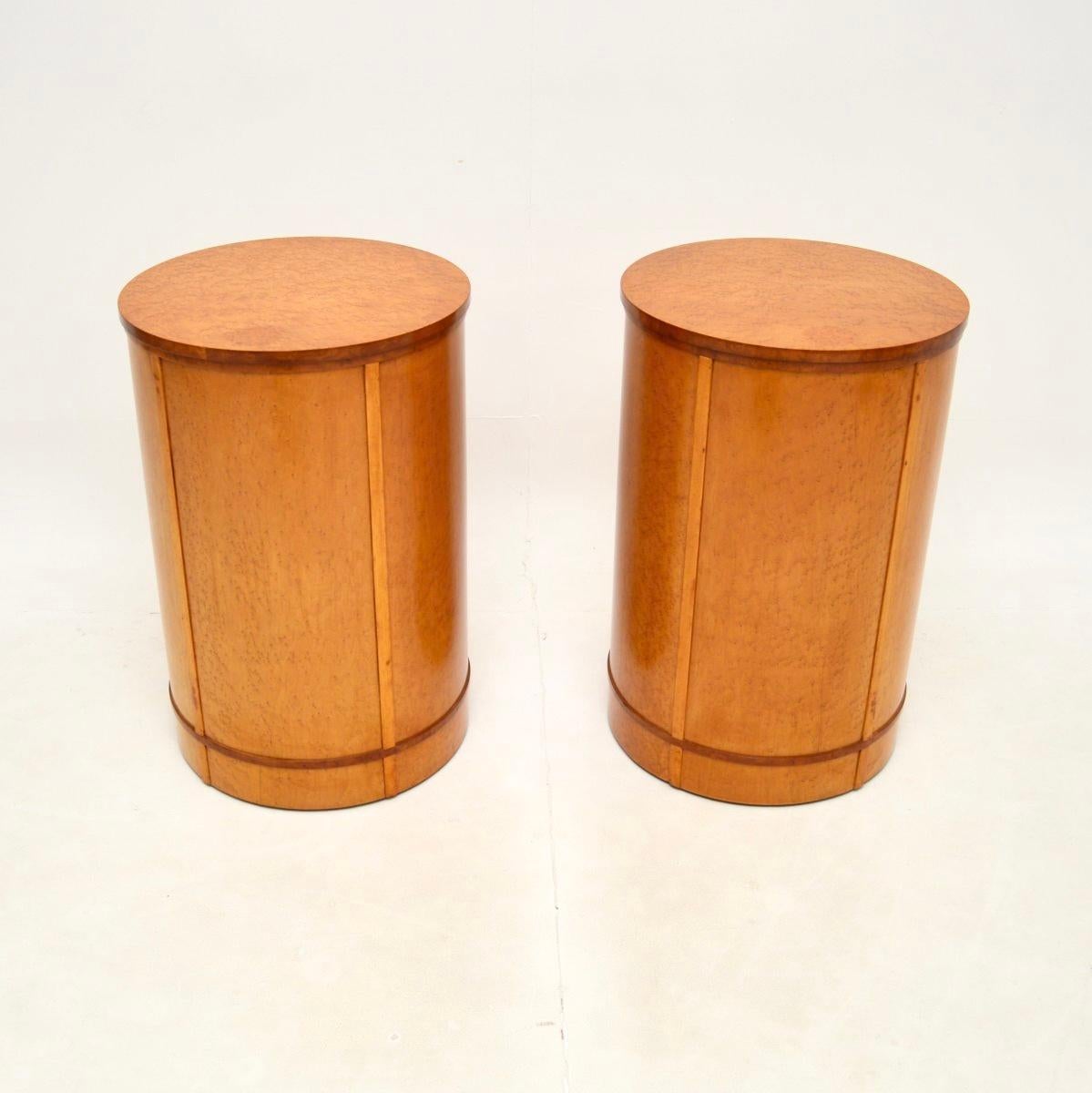 Acero Birdseye Pair of Art Deco Birds Eye Maple Bedside Chests in vendita
