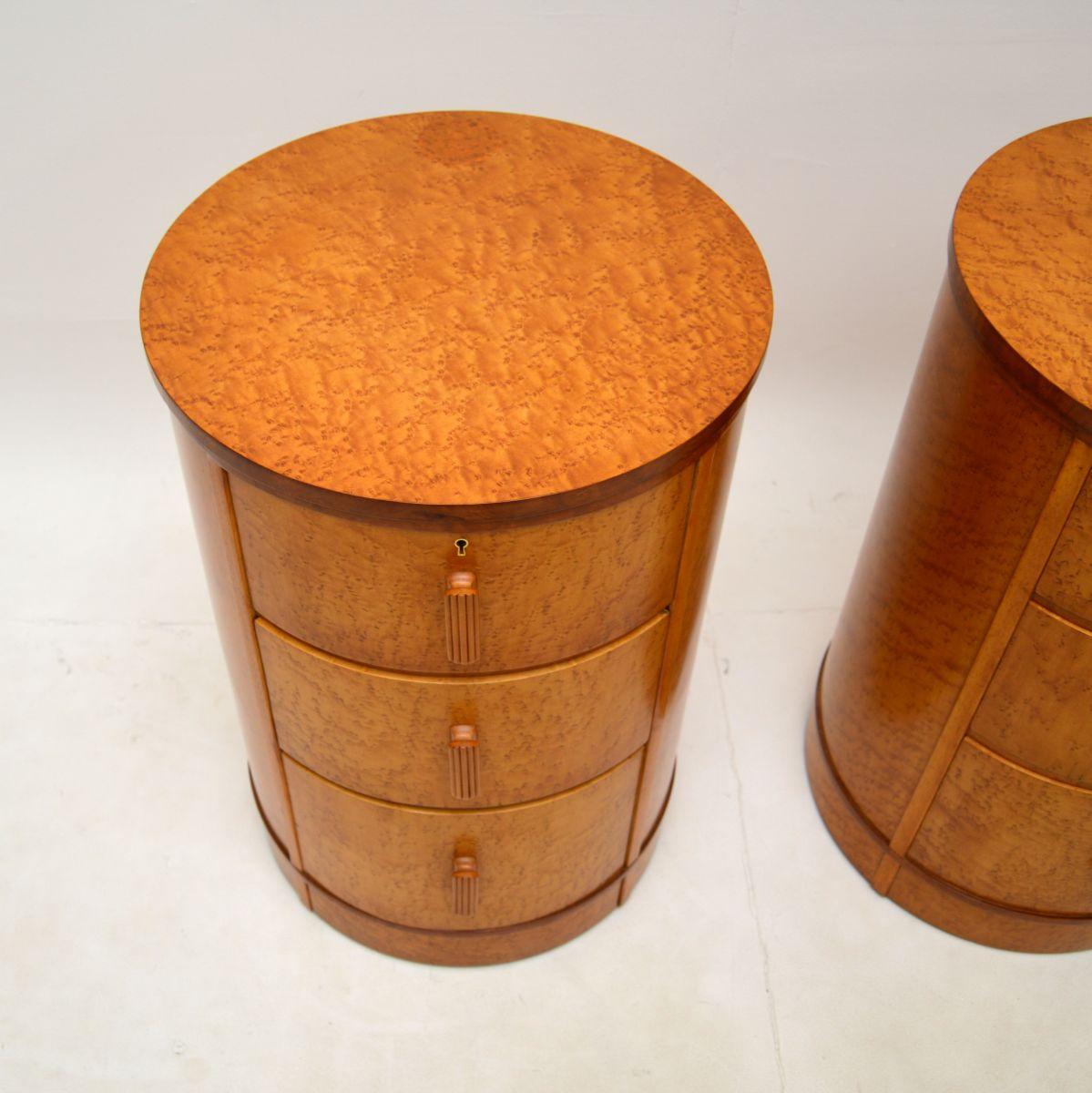 Pair of Art Deco Birds Eye Maple Bedside Chests in vendita 1