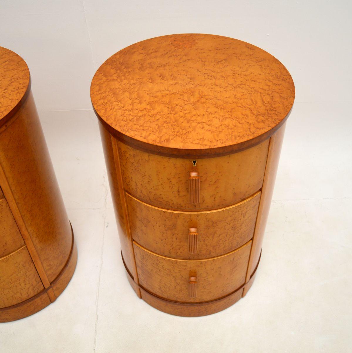 Pair of Art Deco Birds Eye Maple Bedside Chests in vendita 2