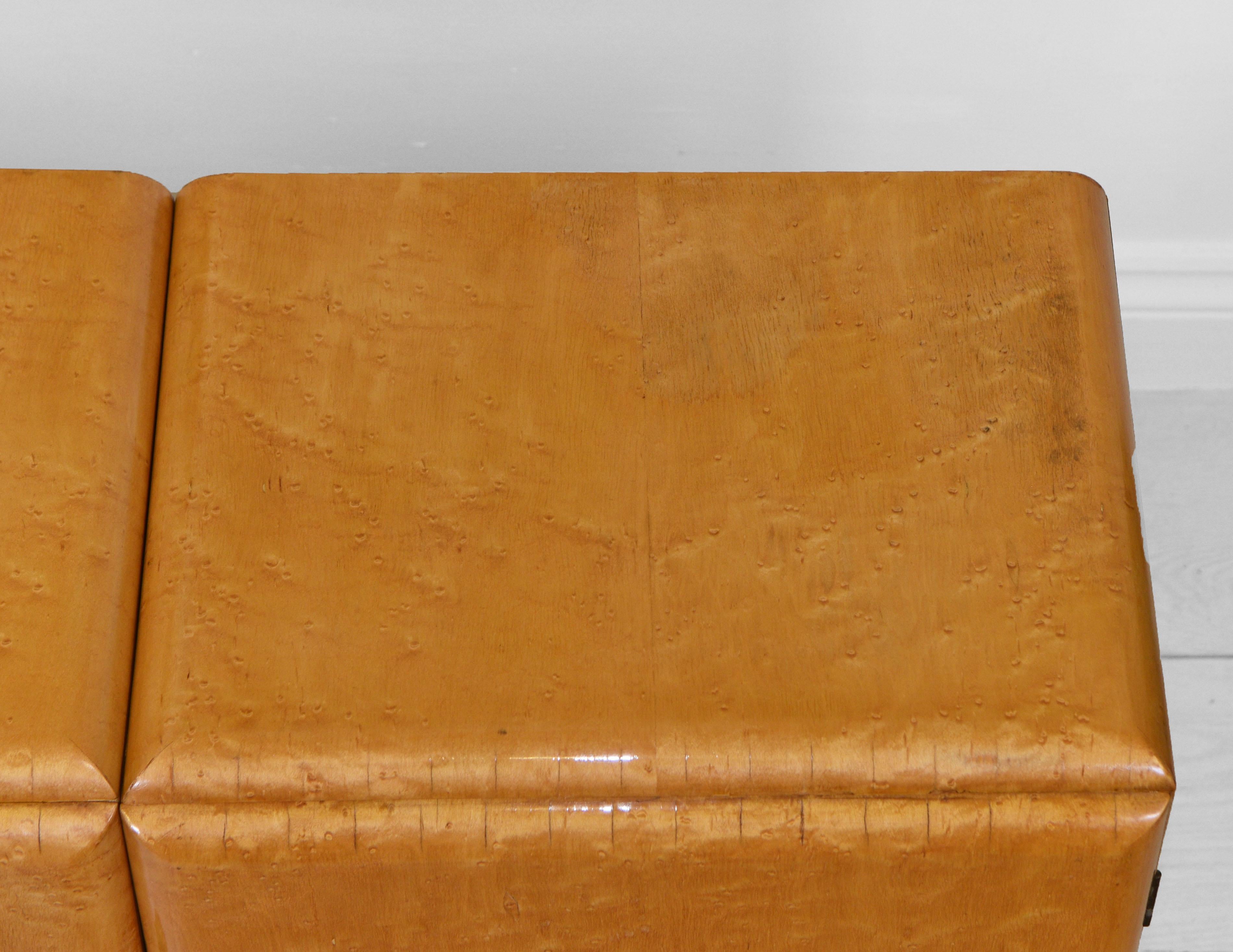 Mid-20th Century Pair of Art Deco Bird's Eye Maple & Walnut Bedside Cabinets, 1930s