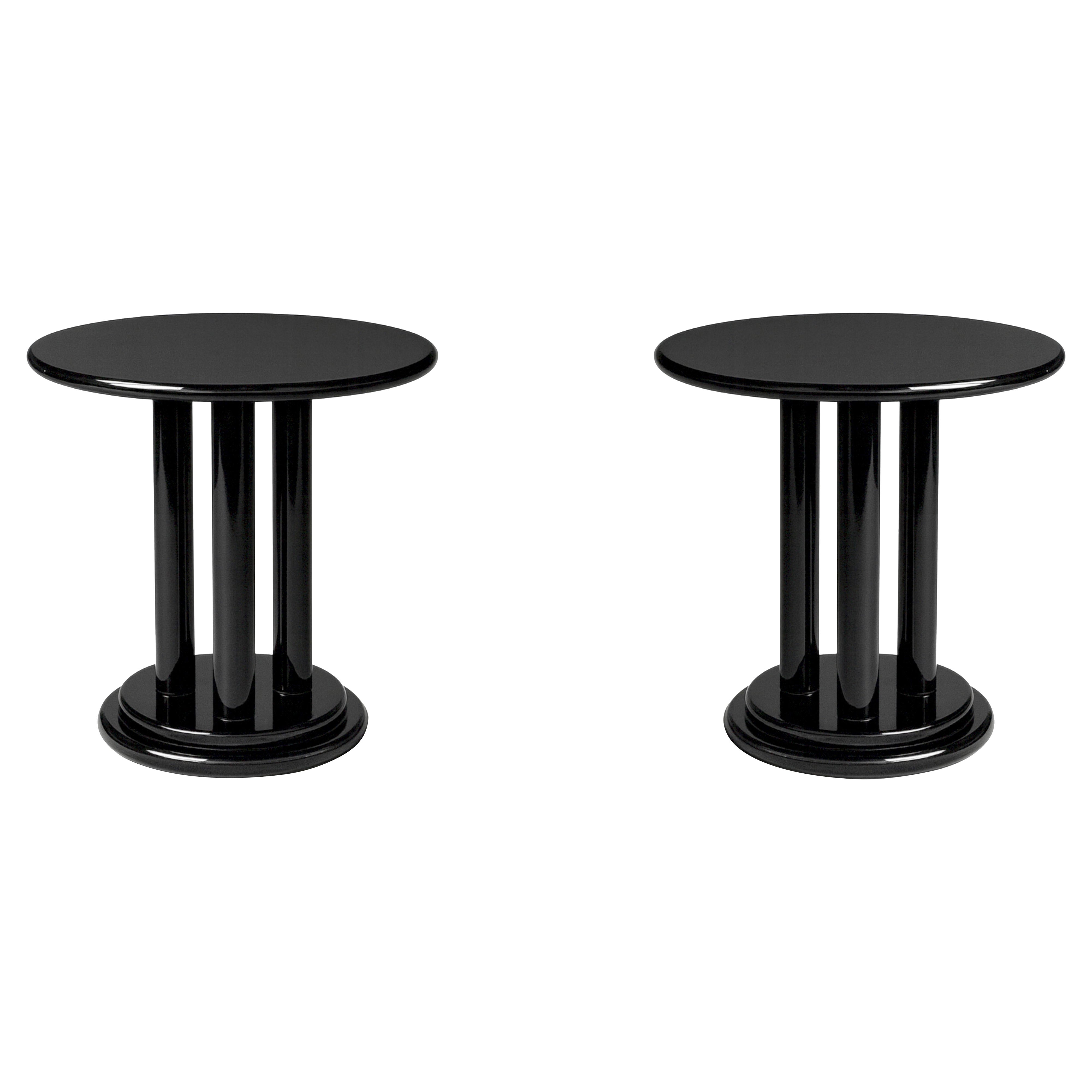 Paire de guéridons Art Déco en laque noire et châtaignier, 20e siècle