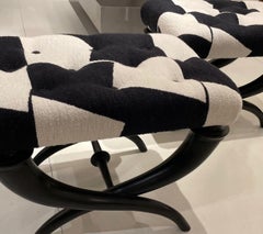 Coppia di ottomani in lacca nera Art Deco Attribuiti da Dominique France 1935.