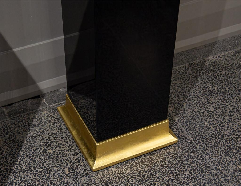 Pair of Art Deco Black Lacquer Pedestal Columns In Excellent Condition For Sale In North York, ON