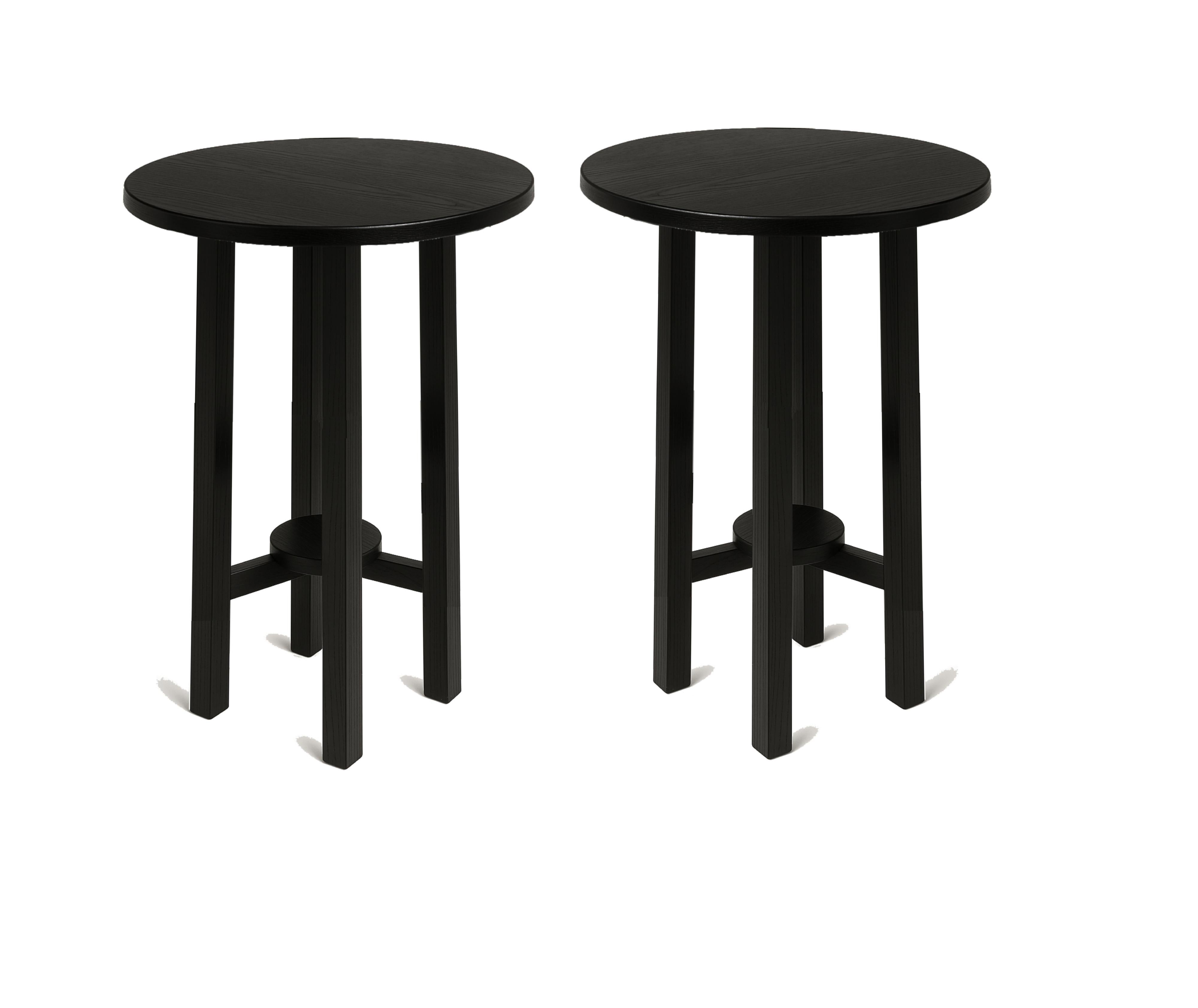 Pair of Art Deco  Black Lacquer Pedestal Side Table, 20th Century In Good Condition For Sale In Lisbon, PT