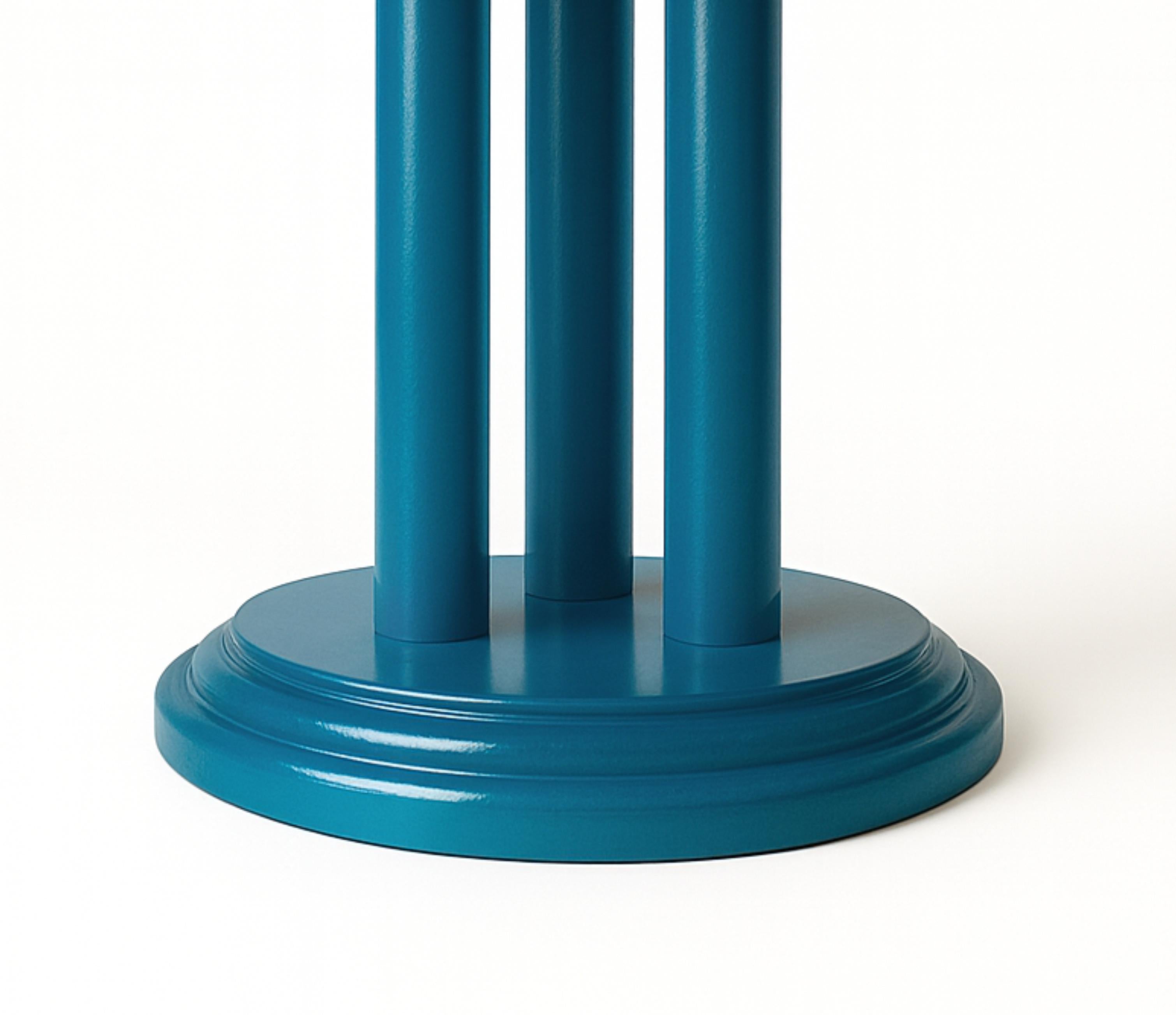 Pareja de Mesas de Pedestal Art Decó color pavo real azul, Siglo XX en Bueno estado para la venta en Lisbon, PT