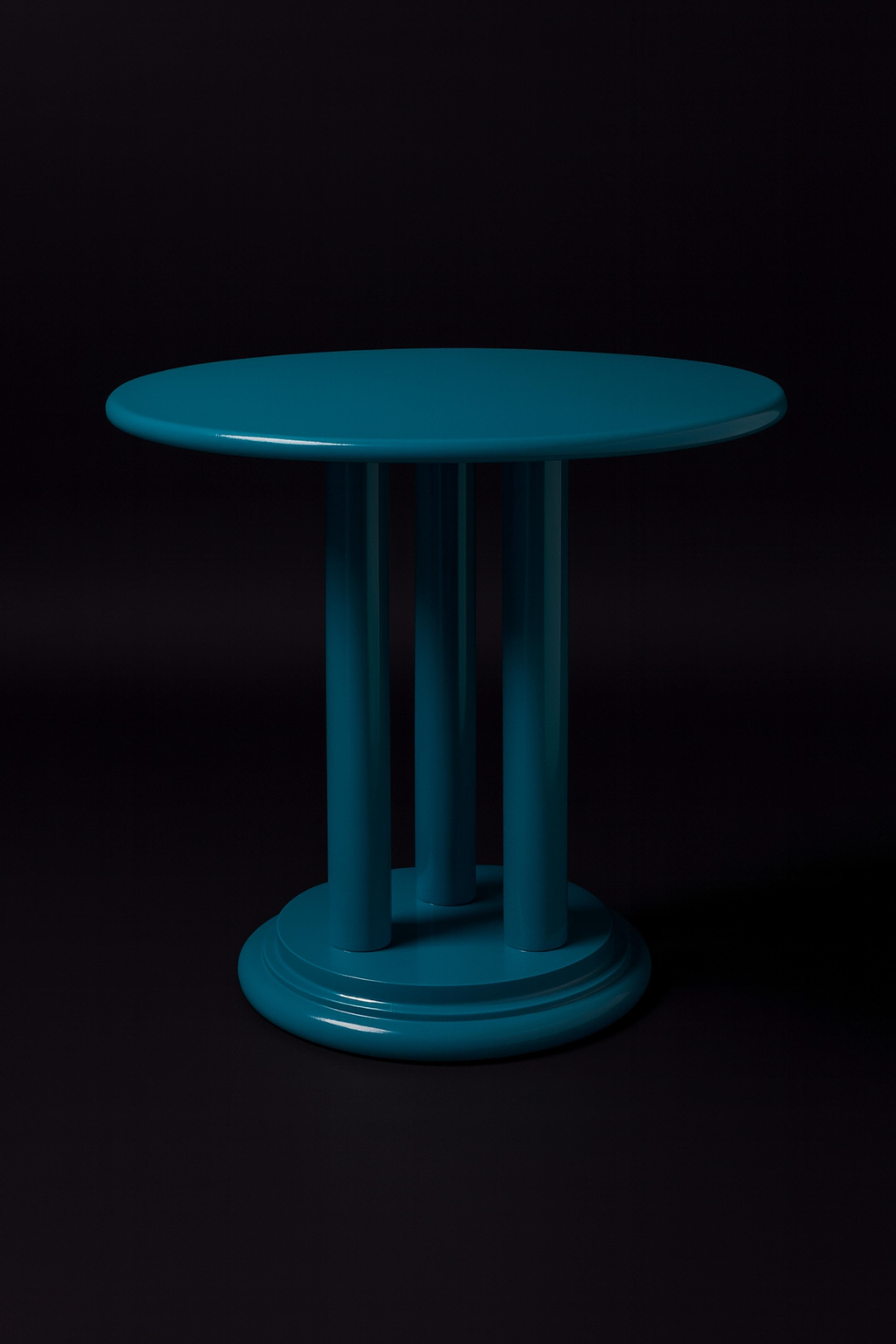 Pareja de Mesas de Pedestal Art Decó color pavo real azul, Siglo XX Nogal en venta