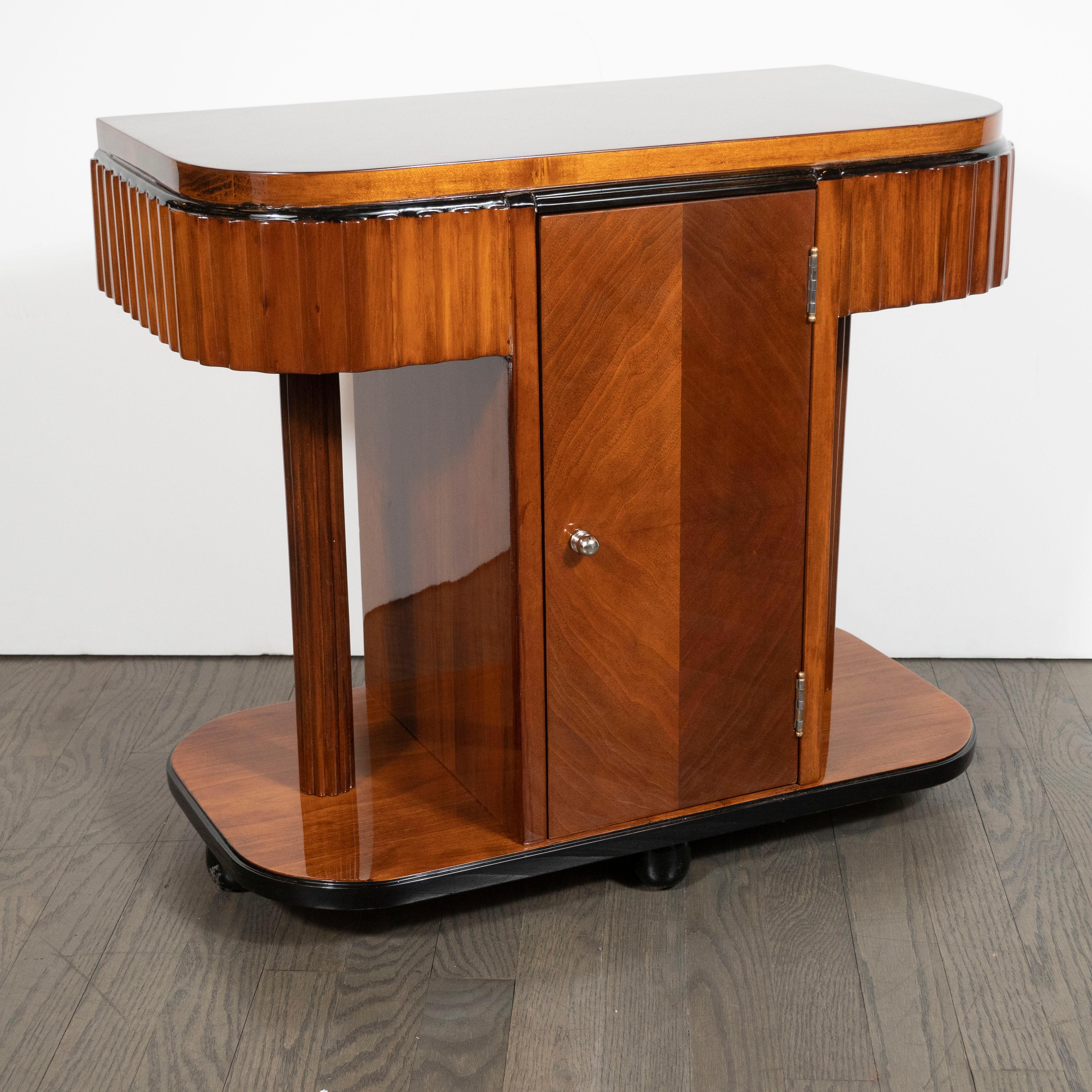 Pair of Art Deco Book-Matched Walnut and Black Lacquer Machine Age End Tables In Excellent Condition In New York, NY