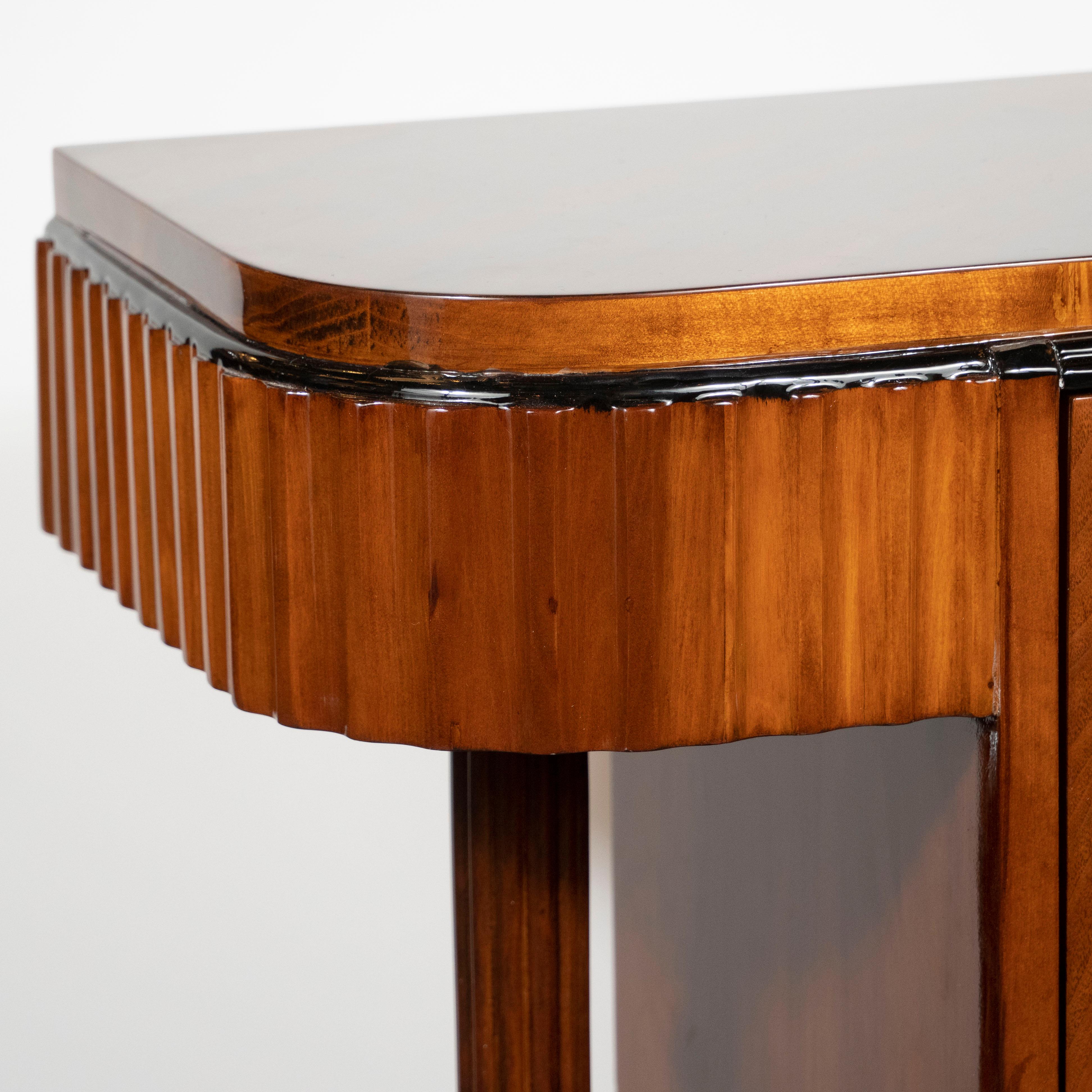 Mid-20th Century Pair of Art Deco Book-Matched Walnut and Black Lacquer Machine Age End Tables