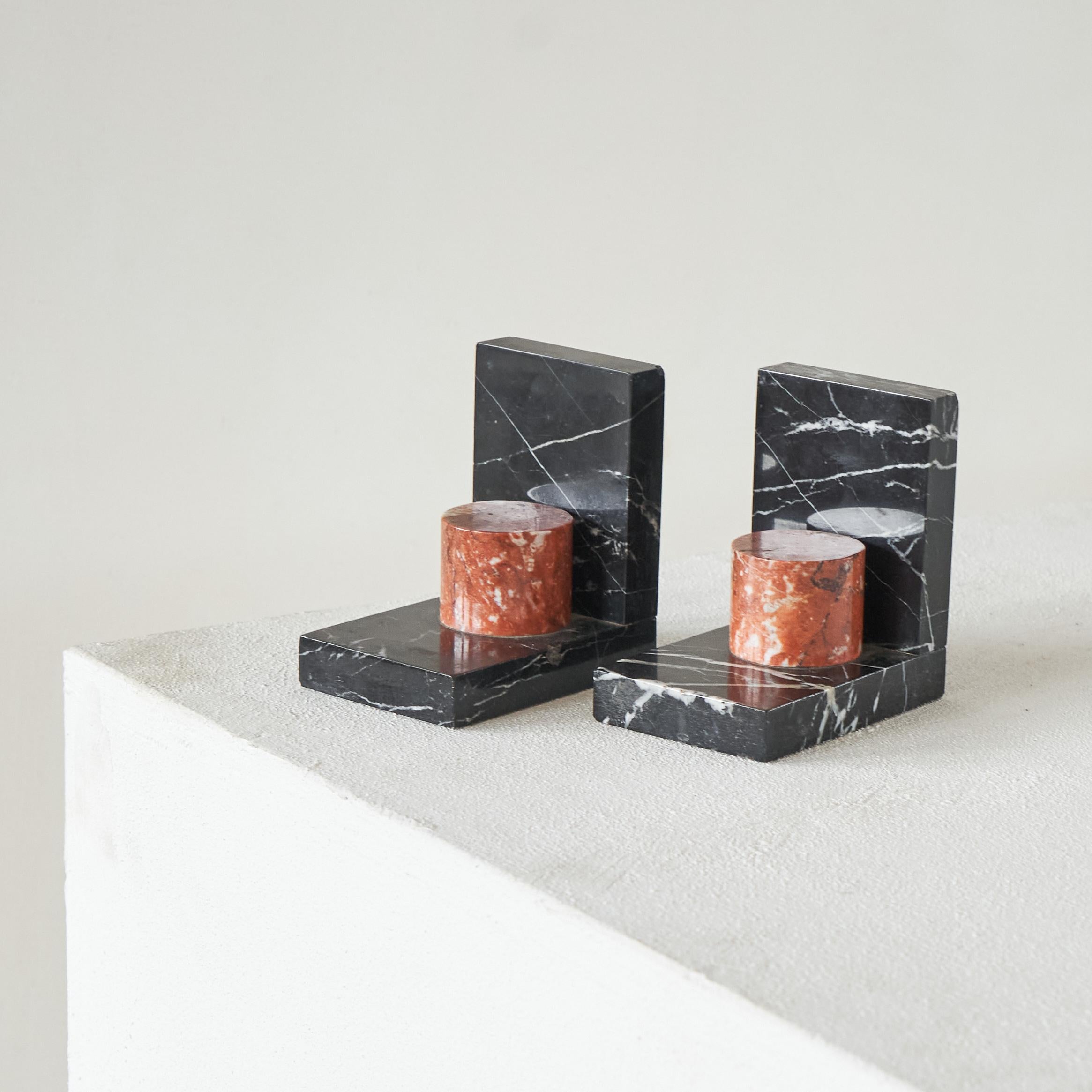 20th Century Pair of Art Deco Bookends in Marble 1940s For Sale
