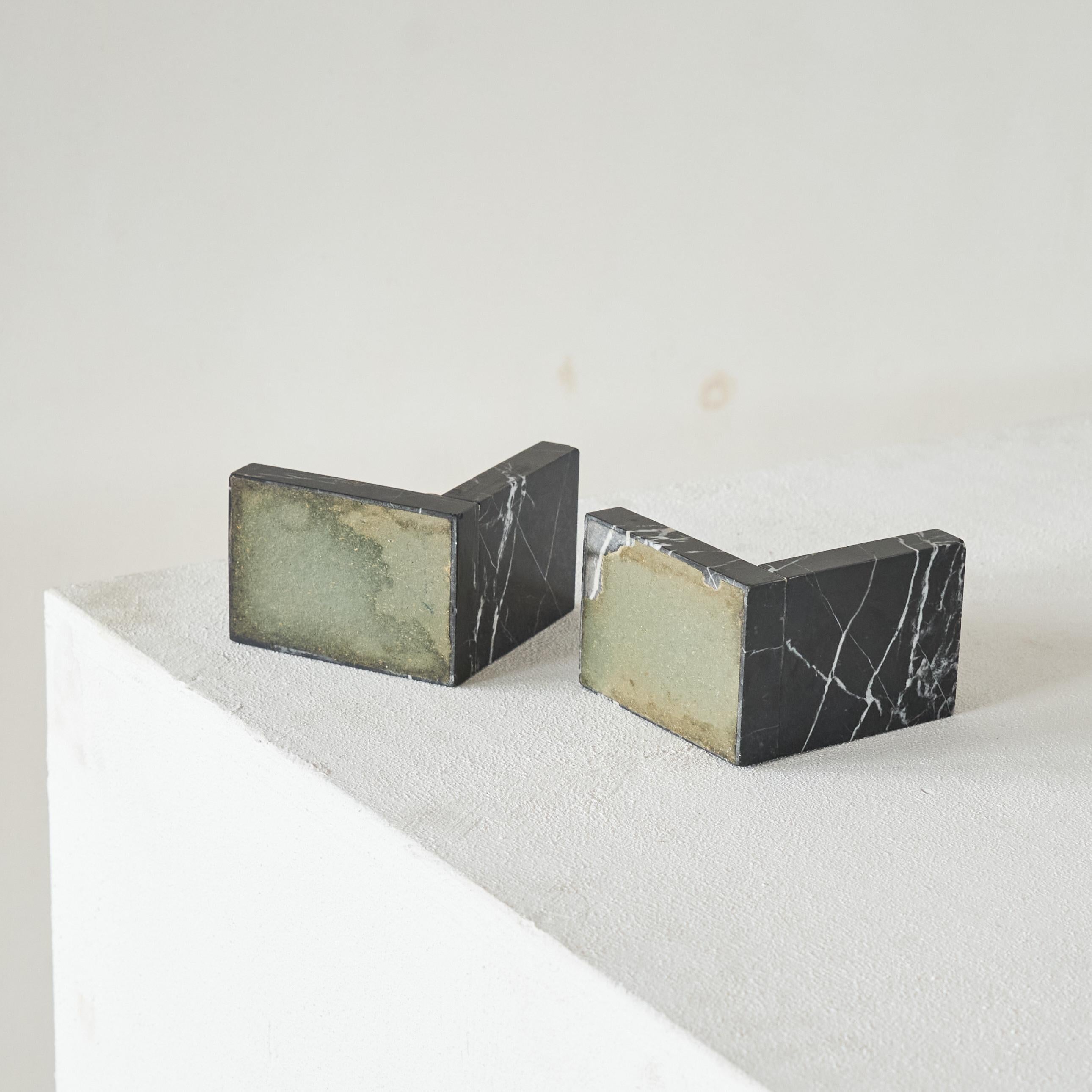 Pair of Art Deco Bookends in Marble 1940s For Sale 1