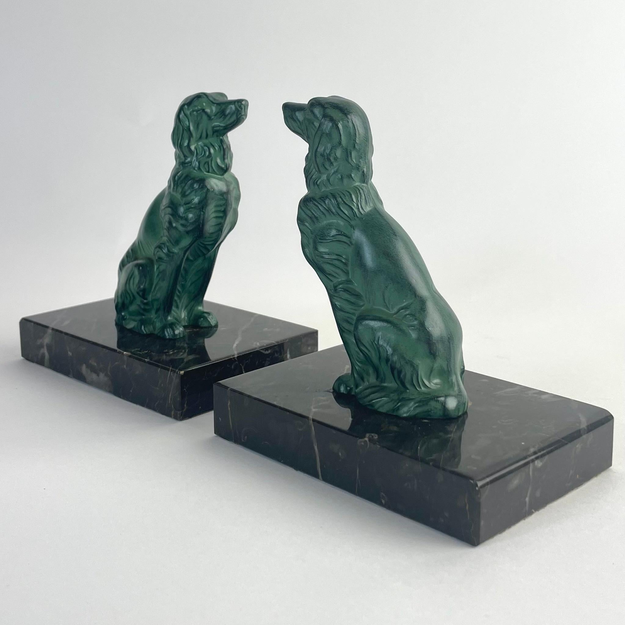 Pair of Art Deco Bookends in Spelter and Marble, Golden Retriever Motif, 1930s In Good Condition In Knivsta, SE