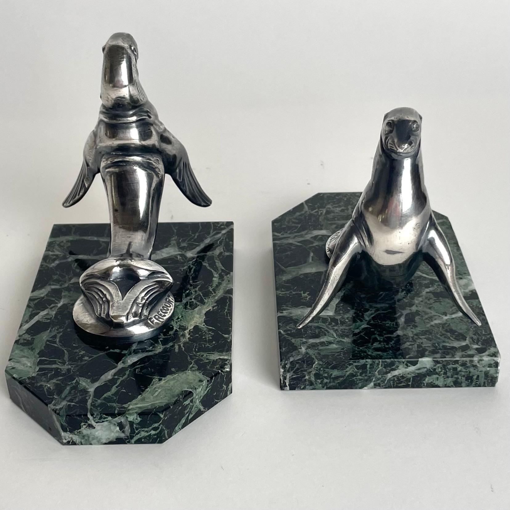 Pair of Art Deco bookends of Sea Lions by Maurice Frecourt. From the 1920s For Sale 1