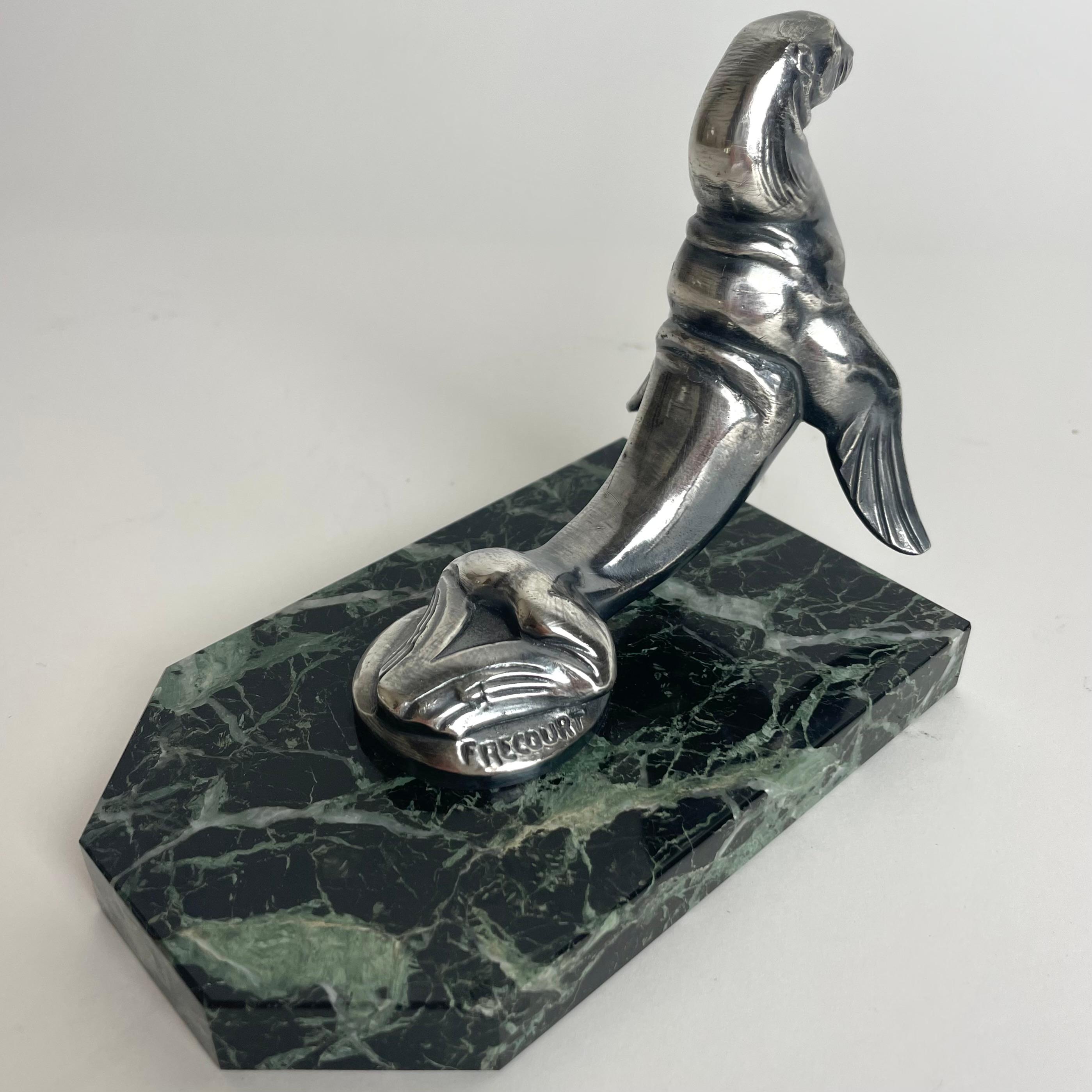 Pair of Art Deco bookends of Sea Lions by Maurice Frecourt. From the 1920s For Sale 2
