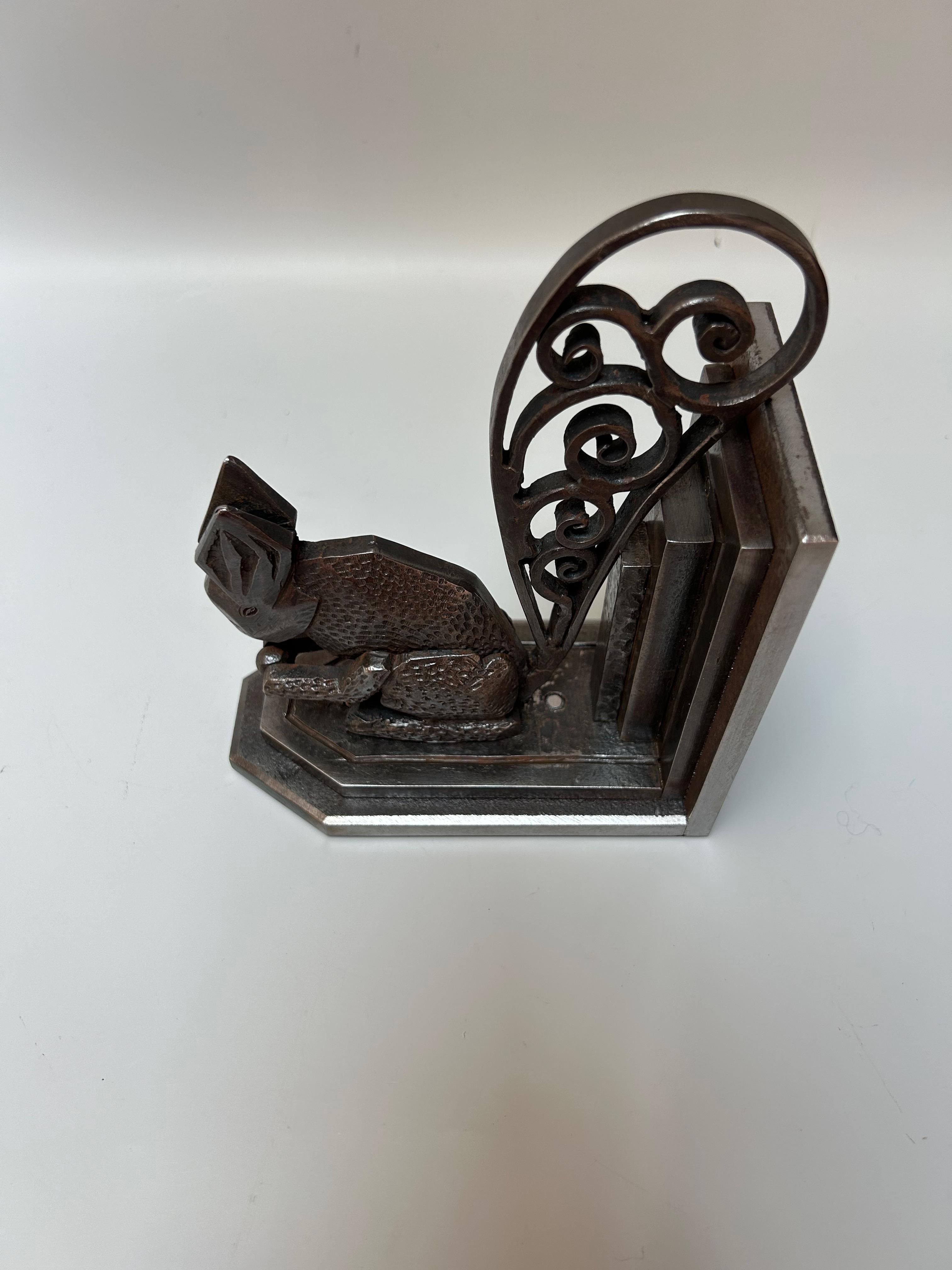Paar Art Deco Buchstützen Signiert P. Kiss (Französisch) im Angebot