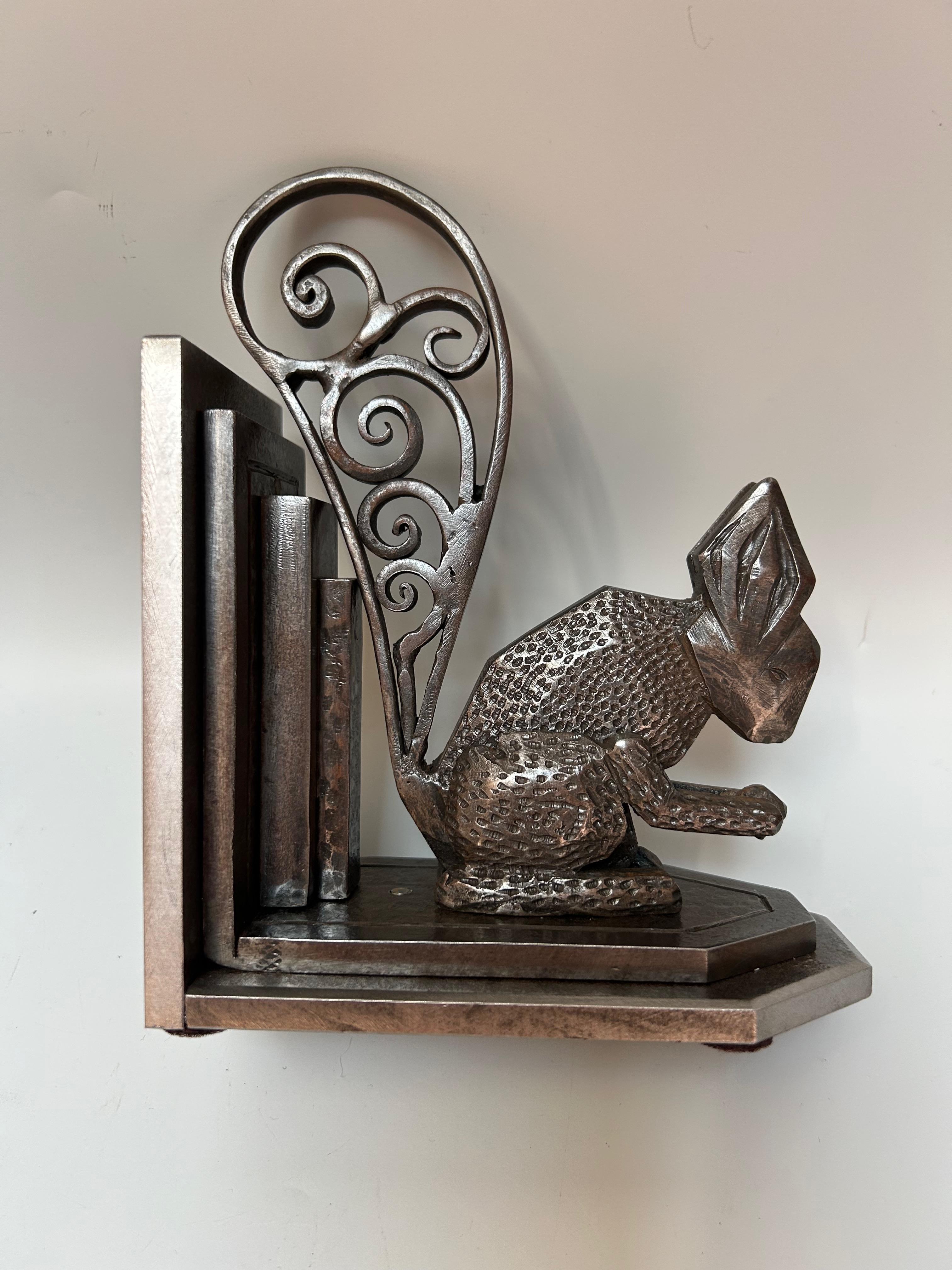 Paar Art Deco Buchstützen Signiert P. Kiss im Angebot 1