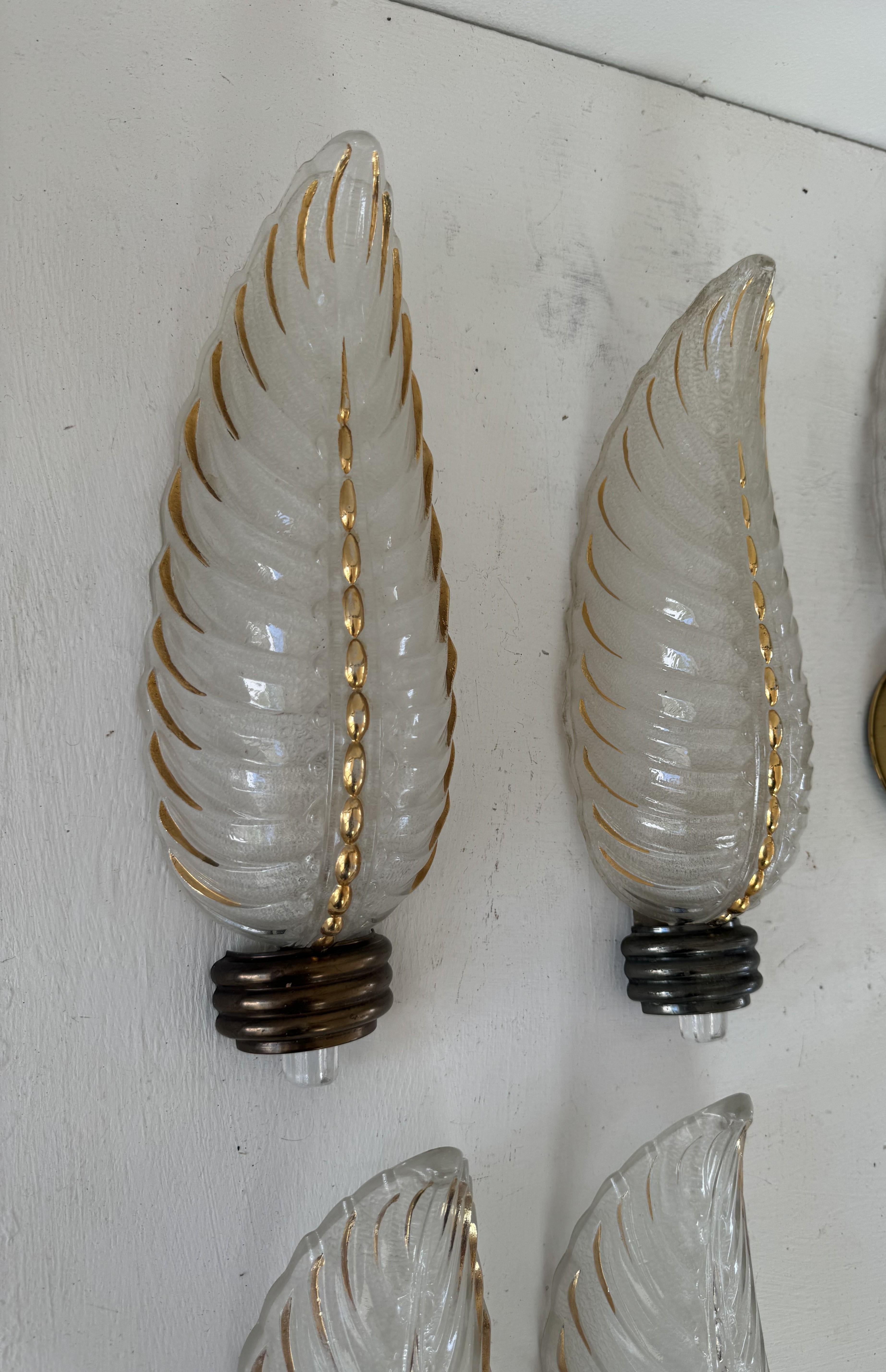 Ottone Coppia di lampade Art Deco in ottone e vetro firmate Ezan, Francia, circa anni '40 in vendita
