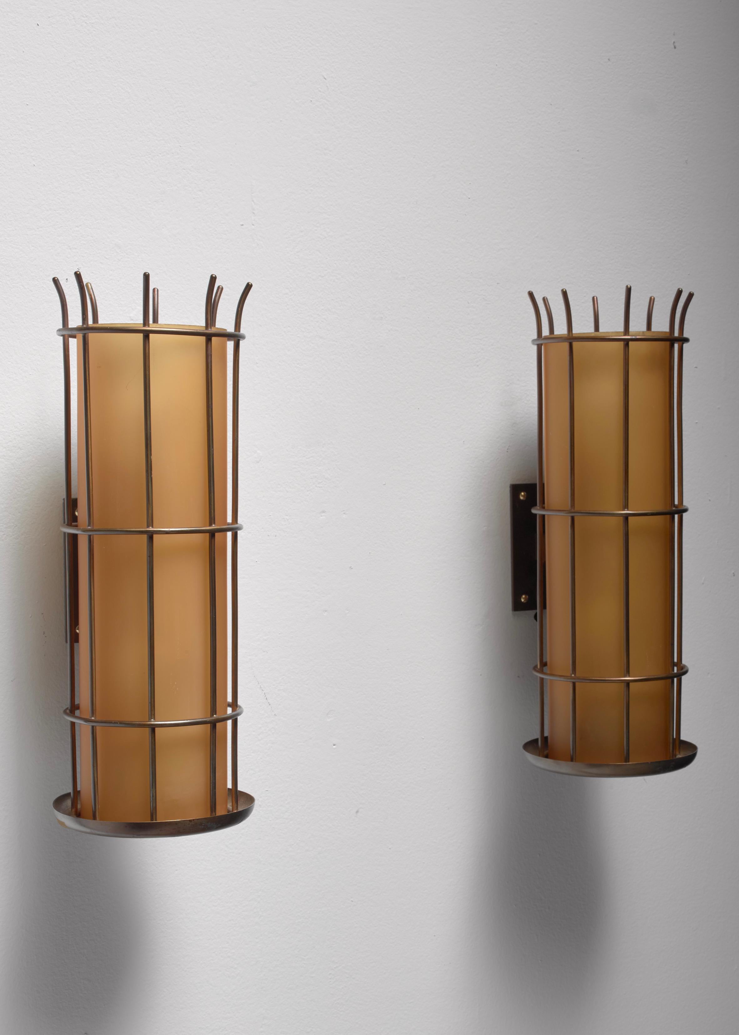 Pair of Art Deco Brass and Orange Glass Wall lamps, Sweden, 1930s In Good Condition In Maastricht, NL
