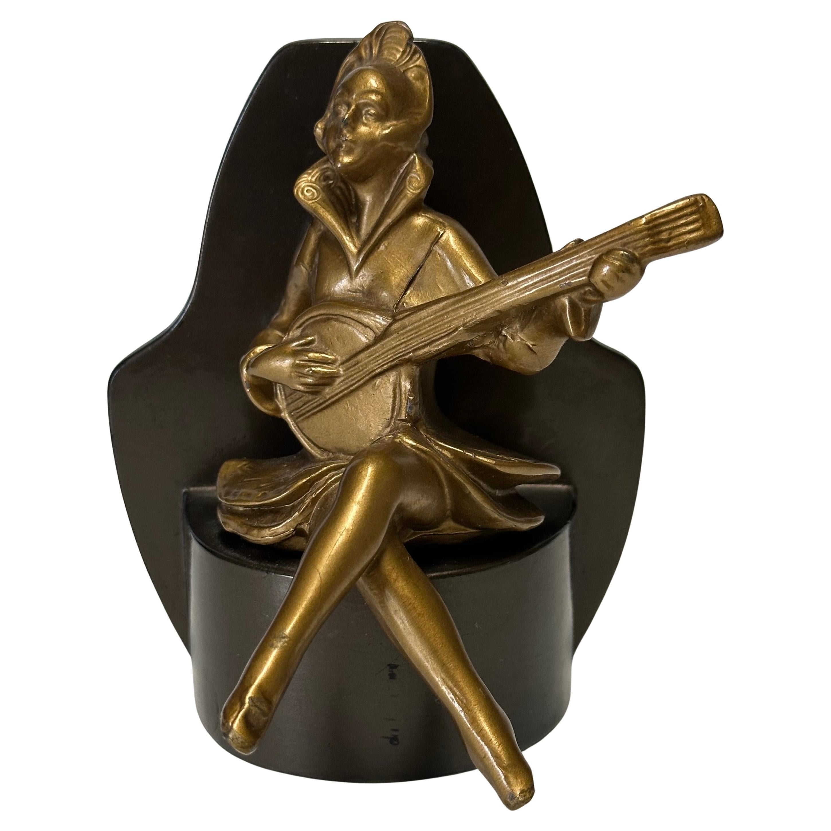 Americano Coppia di reggilibri in ottone Art Deco Arlecchino o Clown musicista su base in metallo in vendita