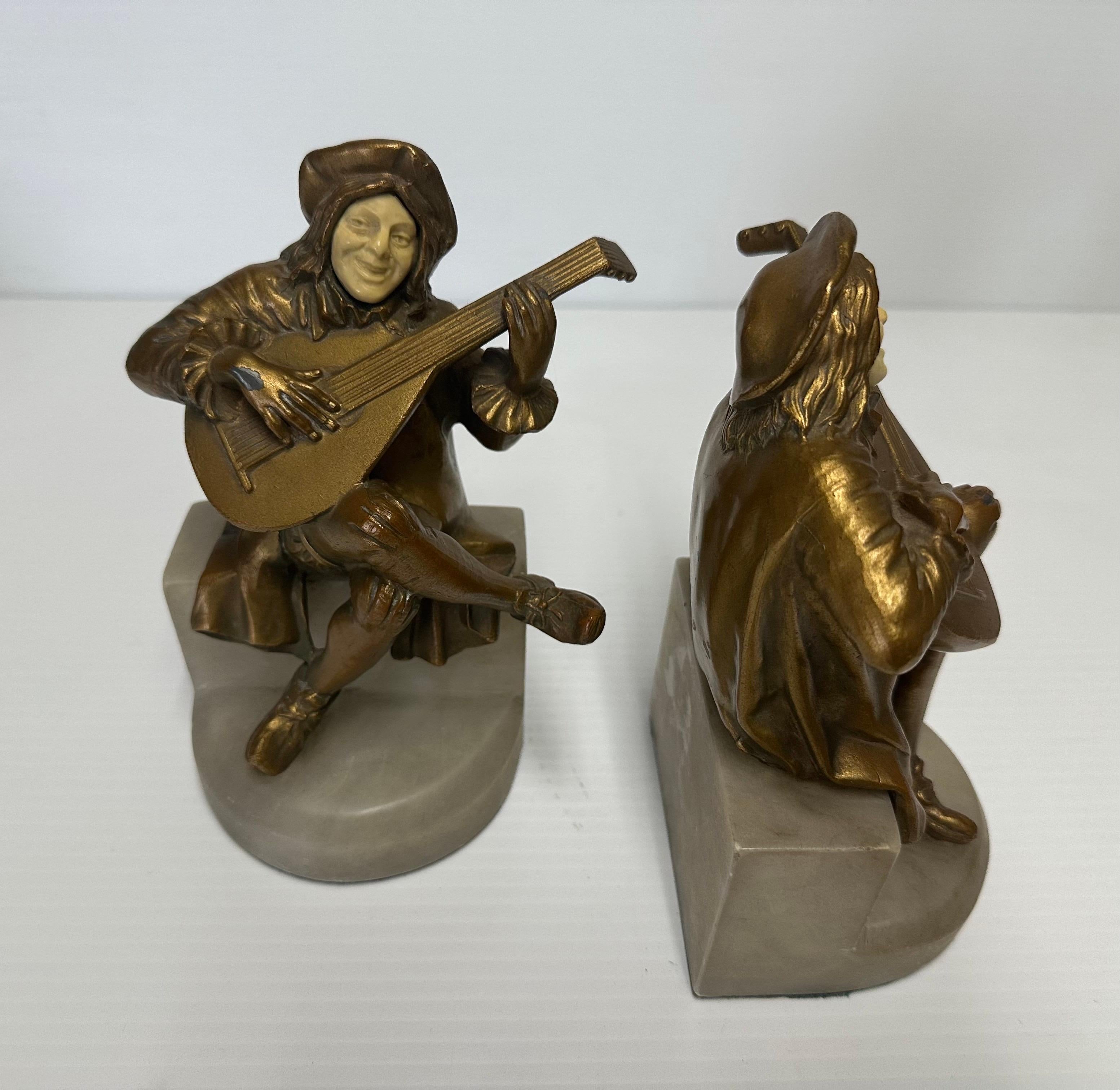 XX secolo Pair of Art Deco Brass Minstrel Bookends on Marble Attributed to DAV ART NY in vendita