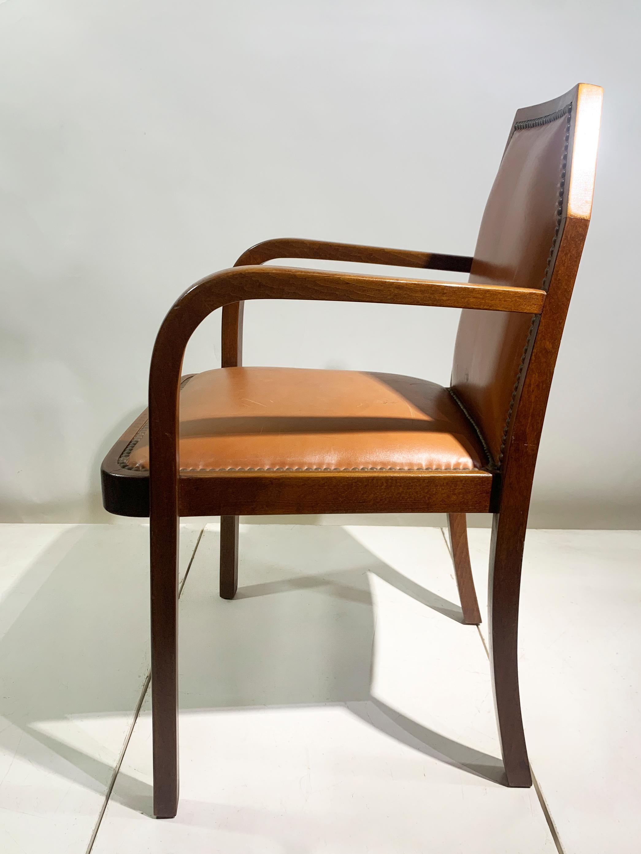 Paire de fauteuils bridge Art Déco, en cuir,  France, Circa 1930's en vente 8