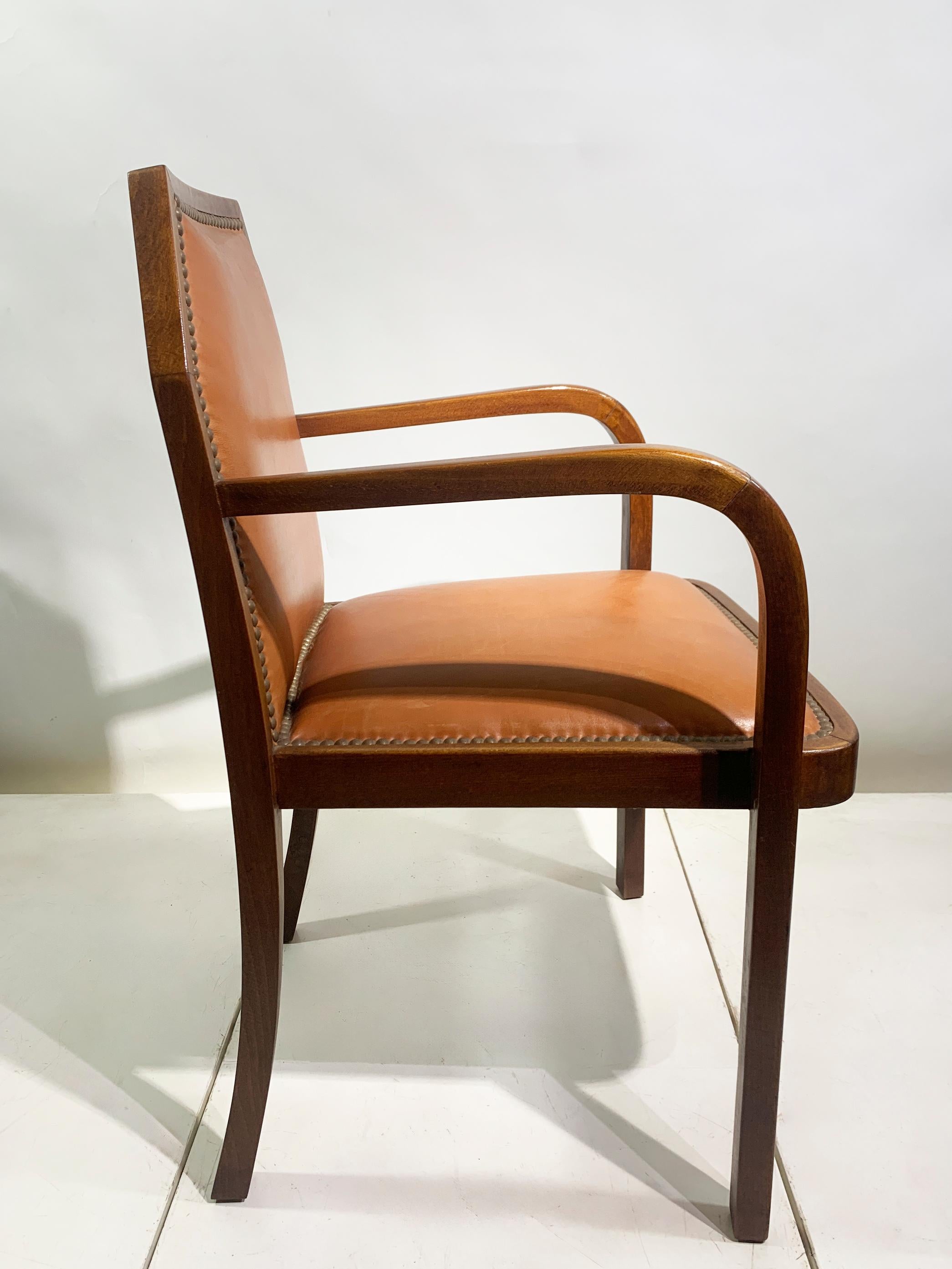 Paire de fauteuils bridge Art Déco, en cuir,  France, Circa 1930's Bon état - En vente à Beirut, LB