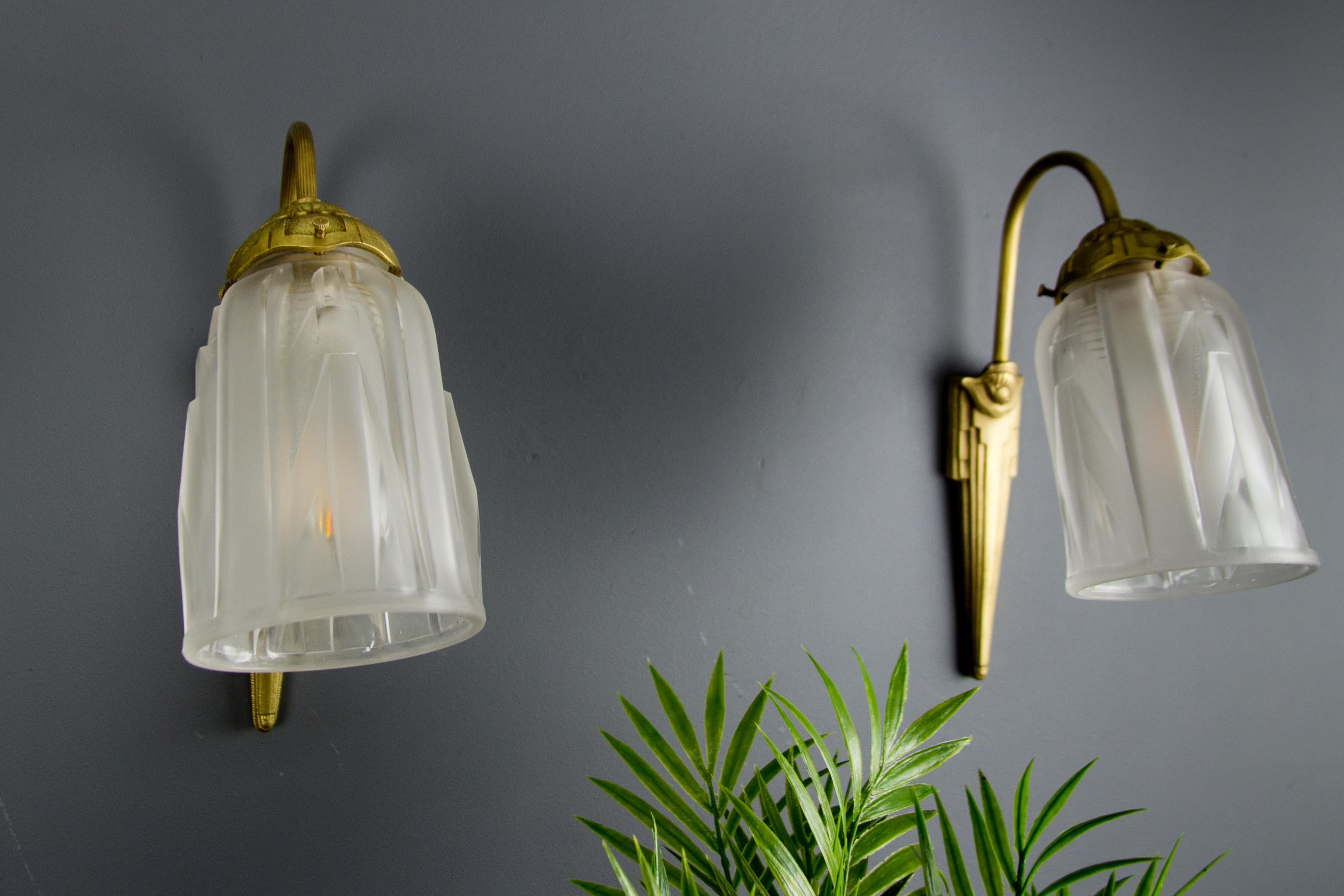 French Pair of Art Deco Bronze and Frosted Glass Sconces Signed Muller Frères Luneville